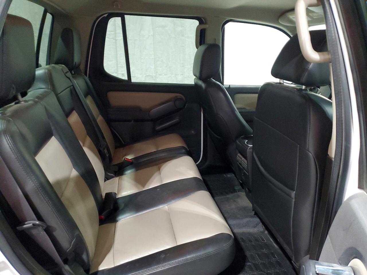 2007 Ford Explorer Sport Trac Limited White vin: 1FMEU53867UB05889