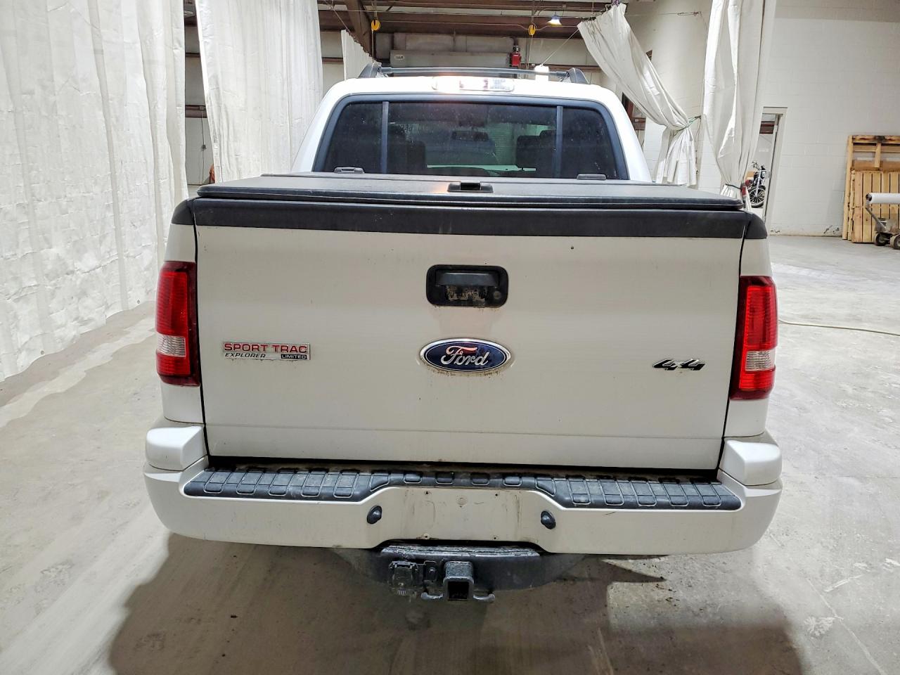 2007 Ford Explorer Sport Trac Limited White vin: 1FMEU53867UB05889