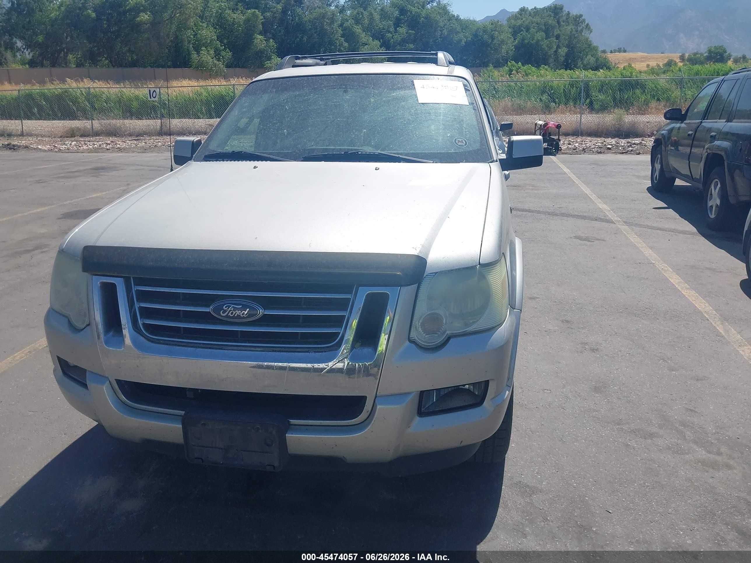 2007 Ford Explorer Sport Trac Limited Silver vin: 1FMEU53897UA77327