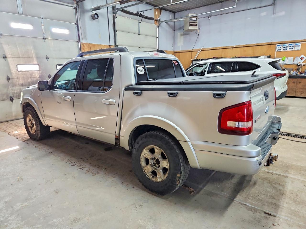 2007 Ford Explorer Sport Trac Limited Silver vin: 1FMEU53897UB24114
