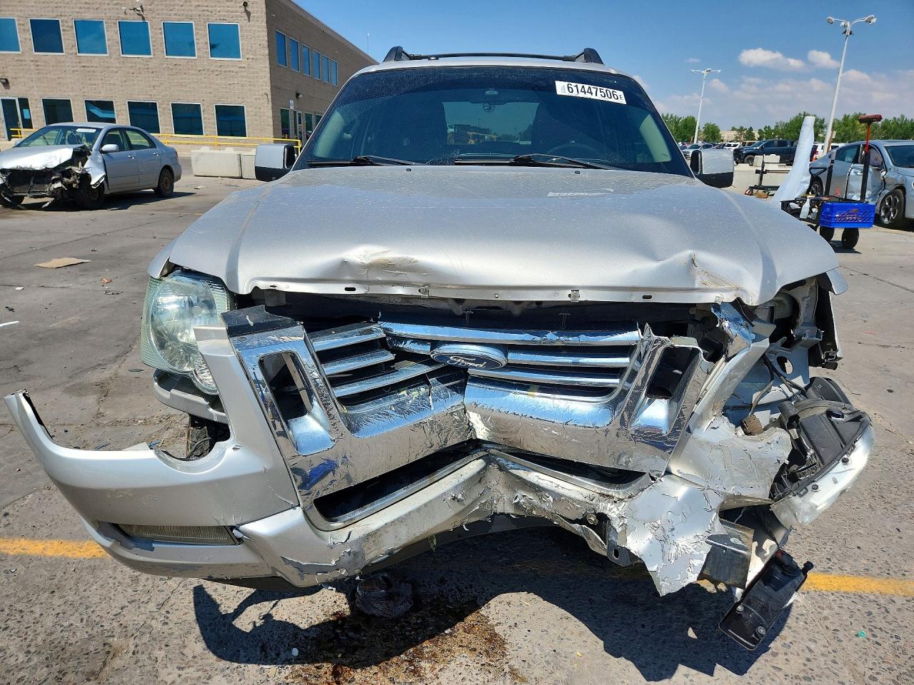 2008 Ford Explorer Sport Trac Limited Silver vin: 1FMEU538X8UA25626