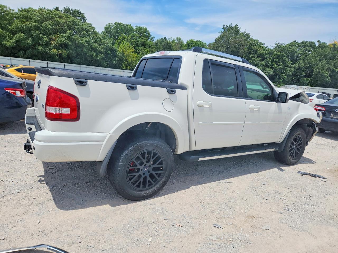 2010 Ford Explorer Sport Trac Limited White vin: 1FMEU5D83AUF07052