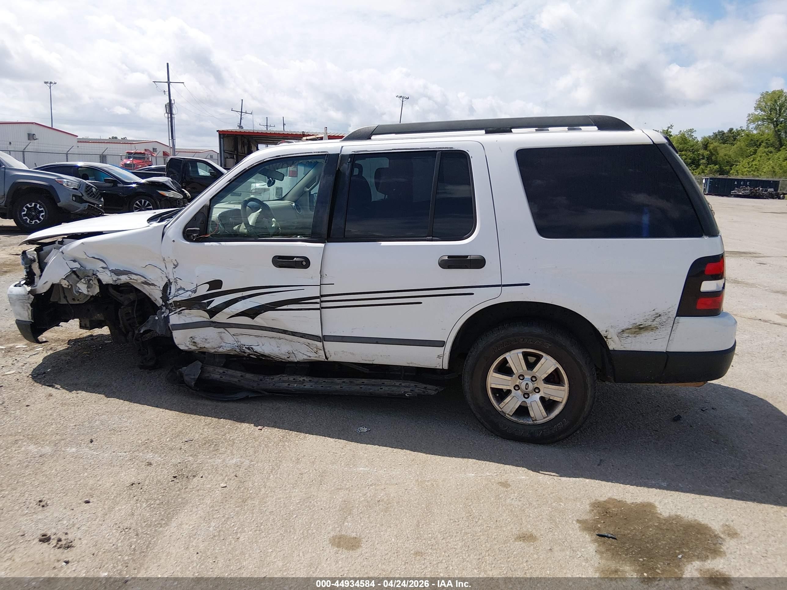 2006 Ford Explorer Xls White vin: 1FMEU62EX6UA96142