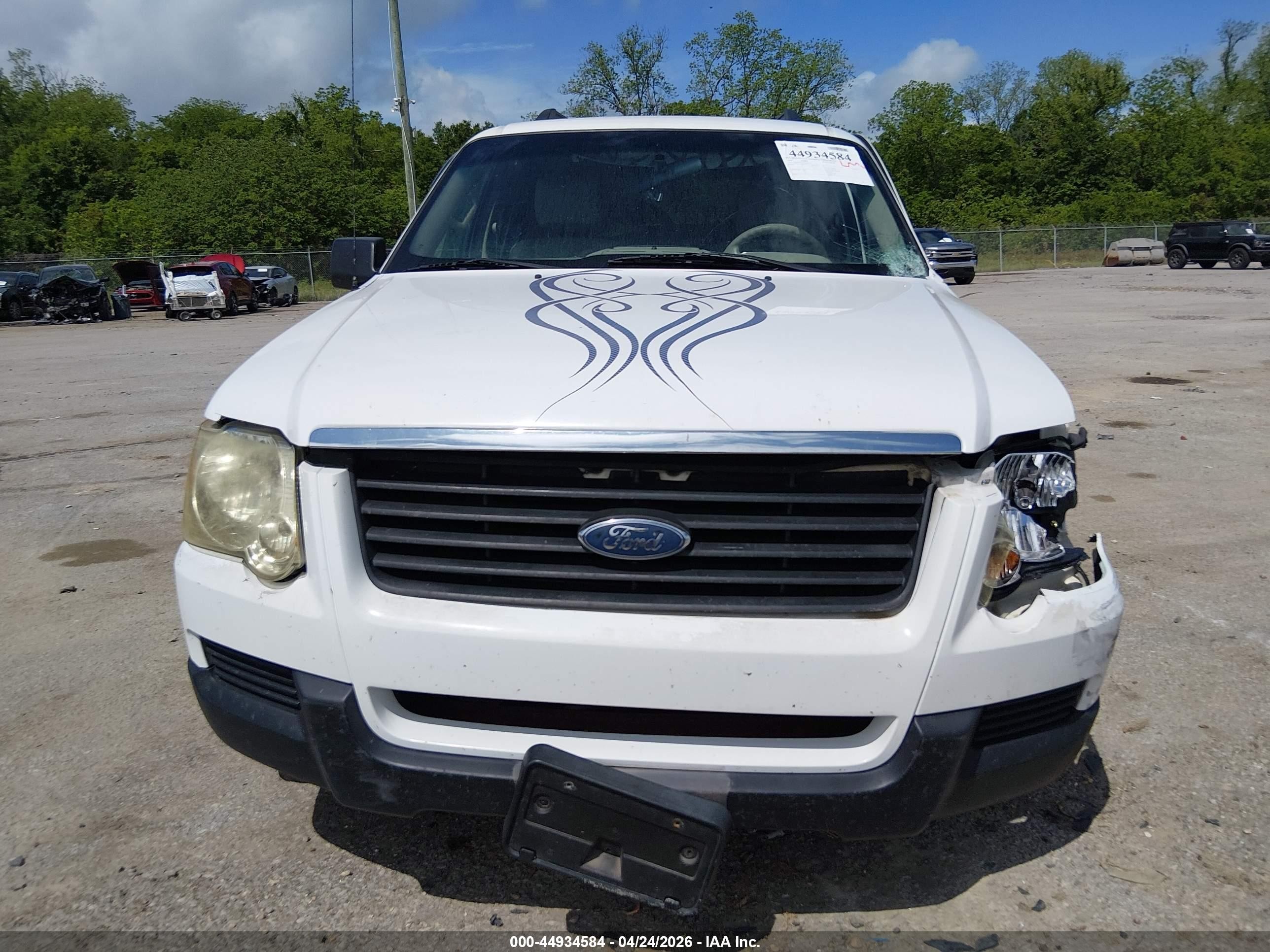2006 Ford Explorer Xls White vin: 1FMEU62EX6UA96142