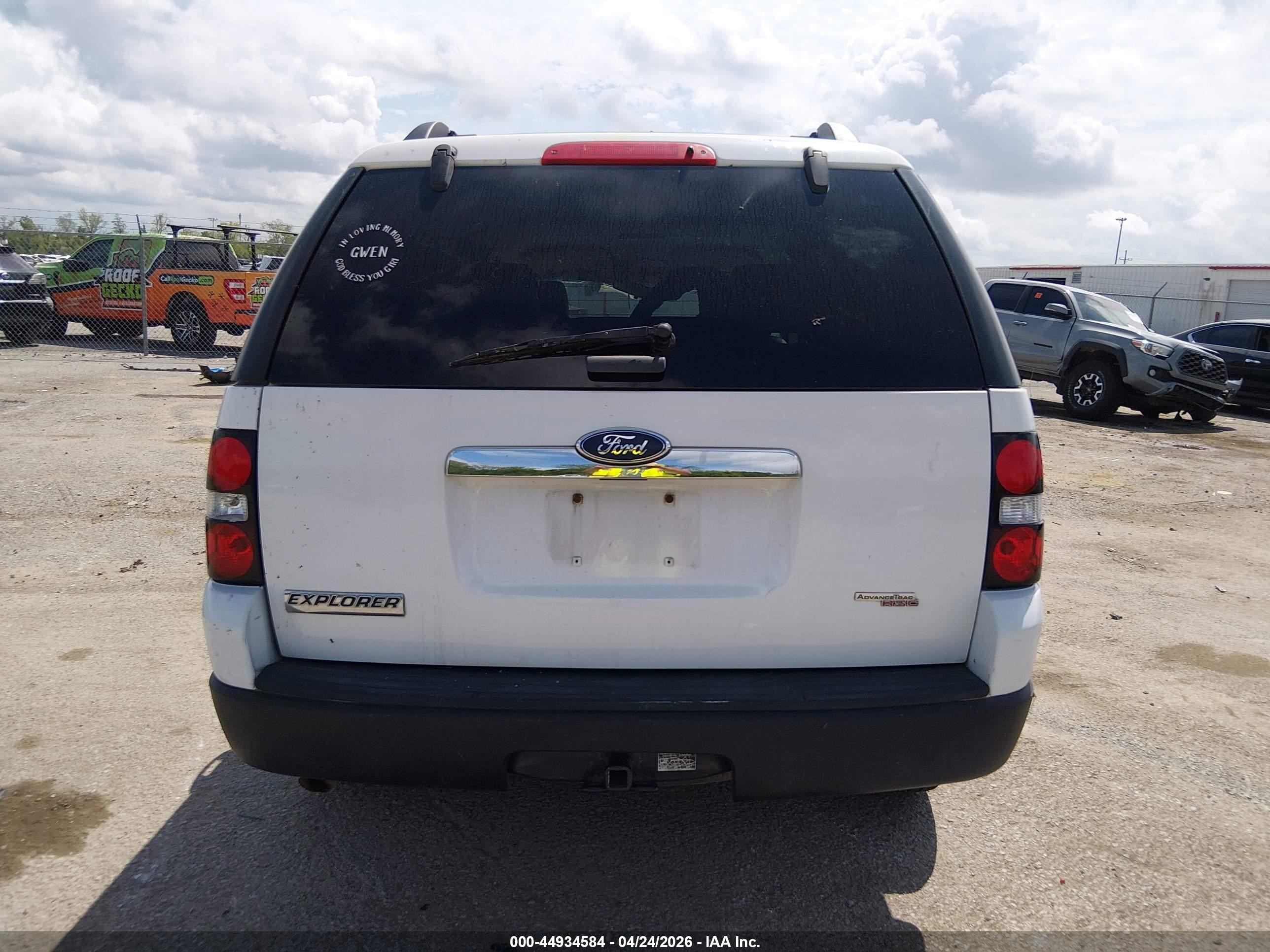2006 Ford Explorer Xls White vin: 1FMEU62EX6UA96142