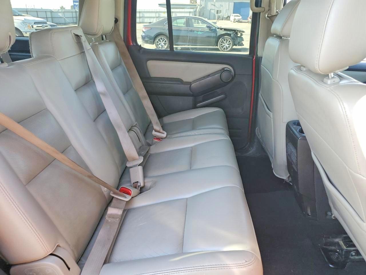 2008 Ford Explorer Красный vin: 1FMEU63828UA67892