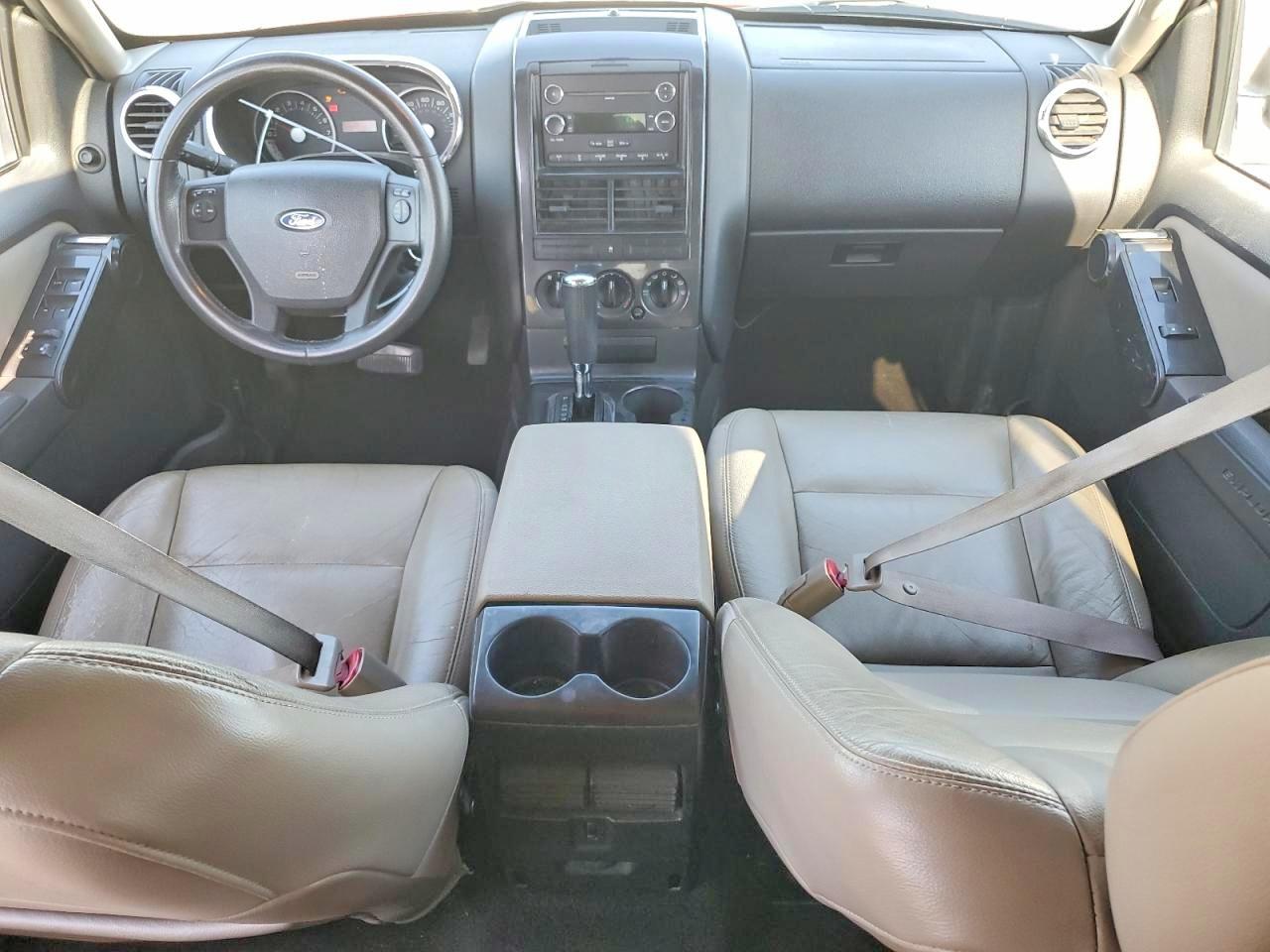 2008 Ford Explorer Красный vin: 1FMEU63828UA67892