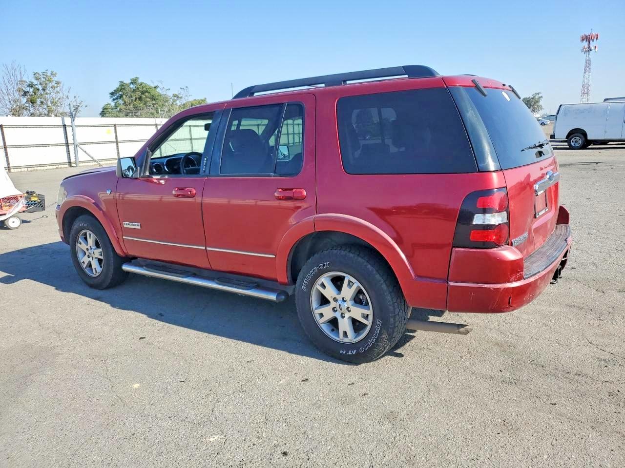 2008 Ford Explorer Красный vin: 1FMEU63828UA67892