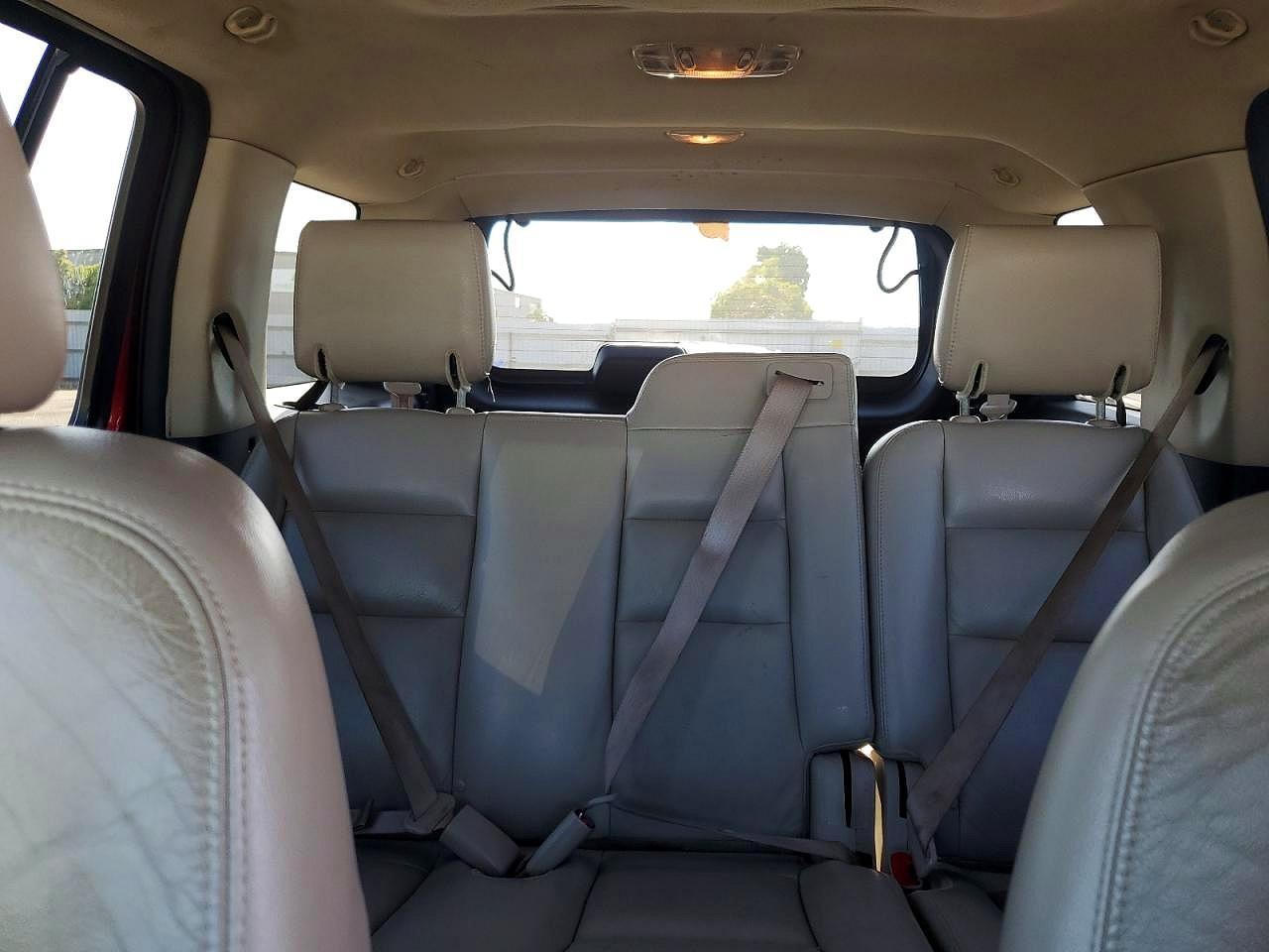 2008 Ford Explorer Красный vin: 1FMEU63828UA67892