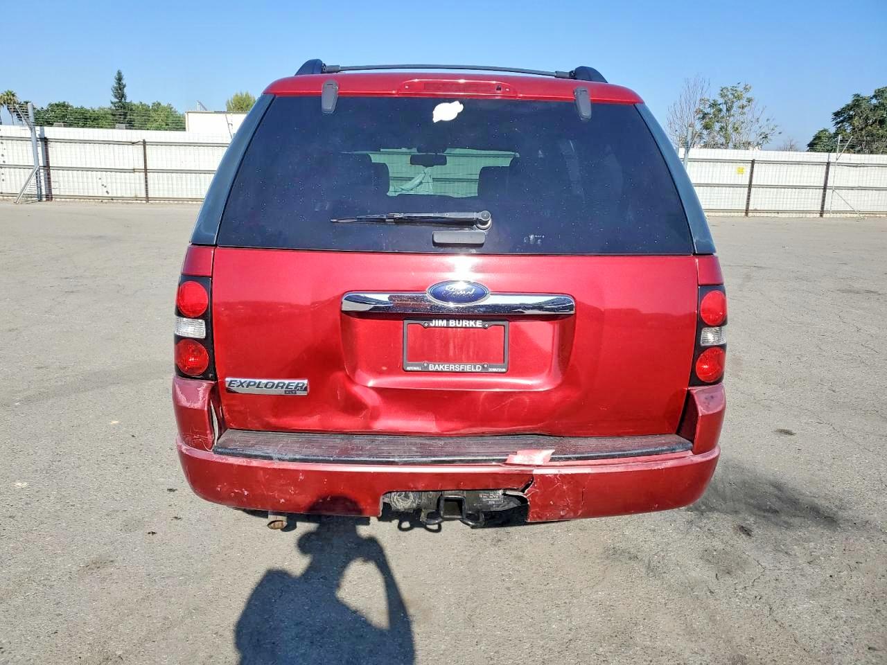2008 Ford Explorer Красный vin: 1FMEU63828UA67892