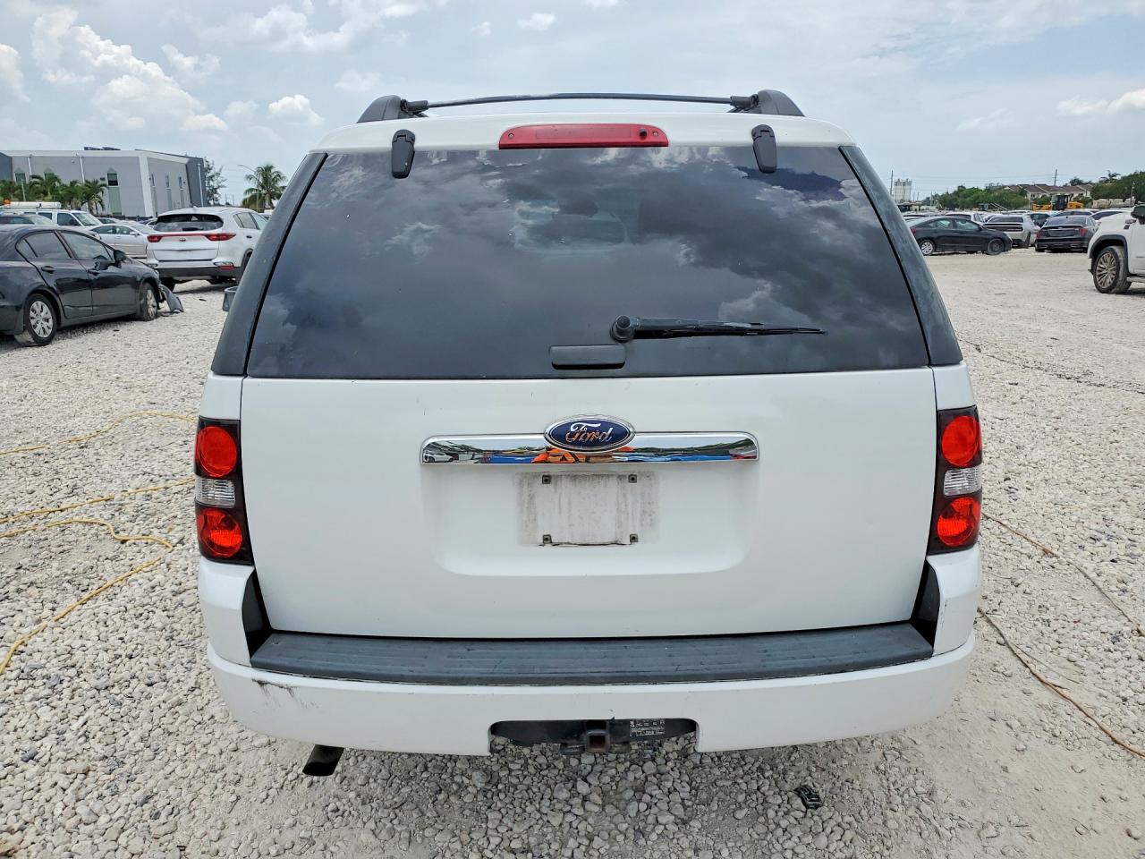 2009 Ford Explorer Xlt White vin: 1FMEU63849UA23555