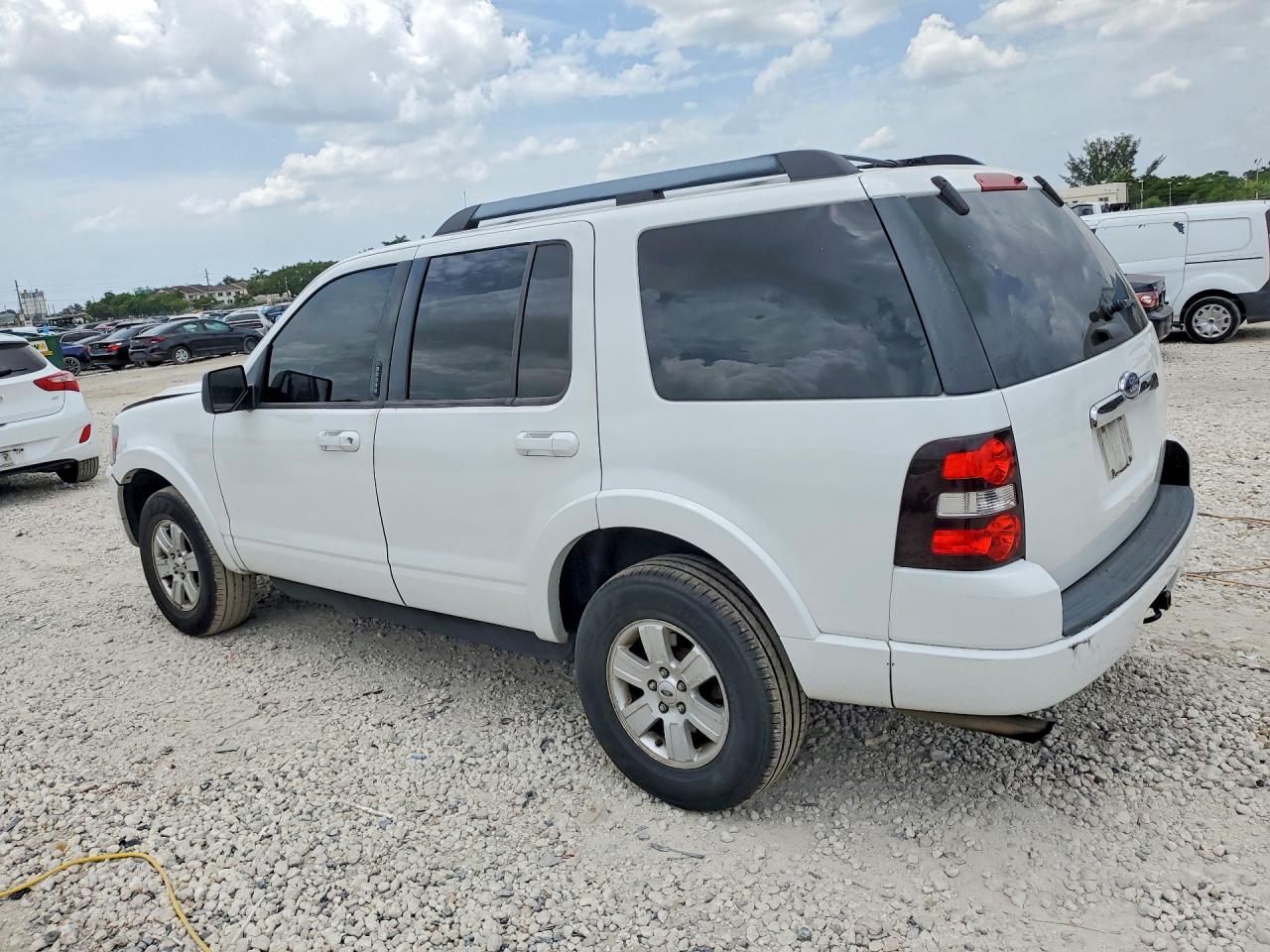 2009 Ford Explorer Xlt White vin: 1FMEU63849UA23555