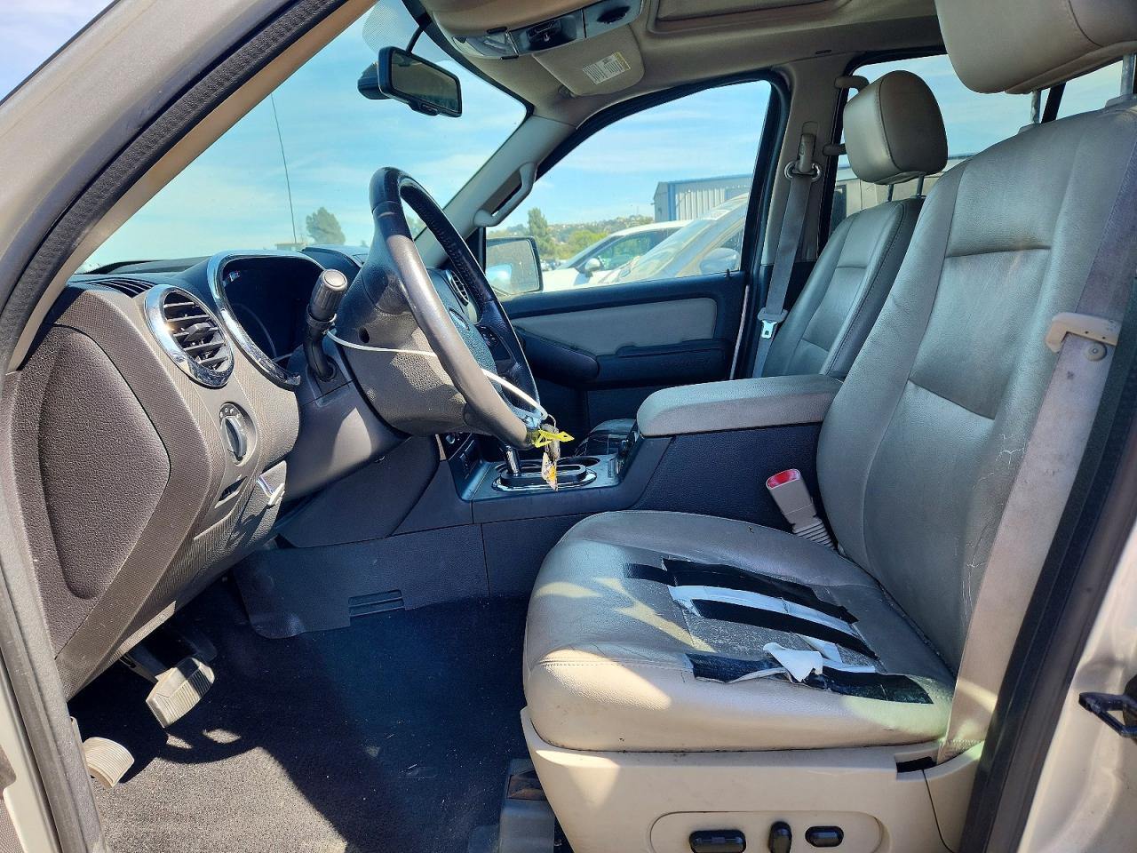 2008 Ford Explorer Xlt Серебряный vin: 1FMEU63868UA36676