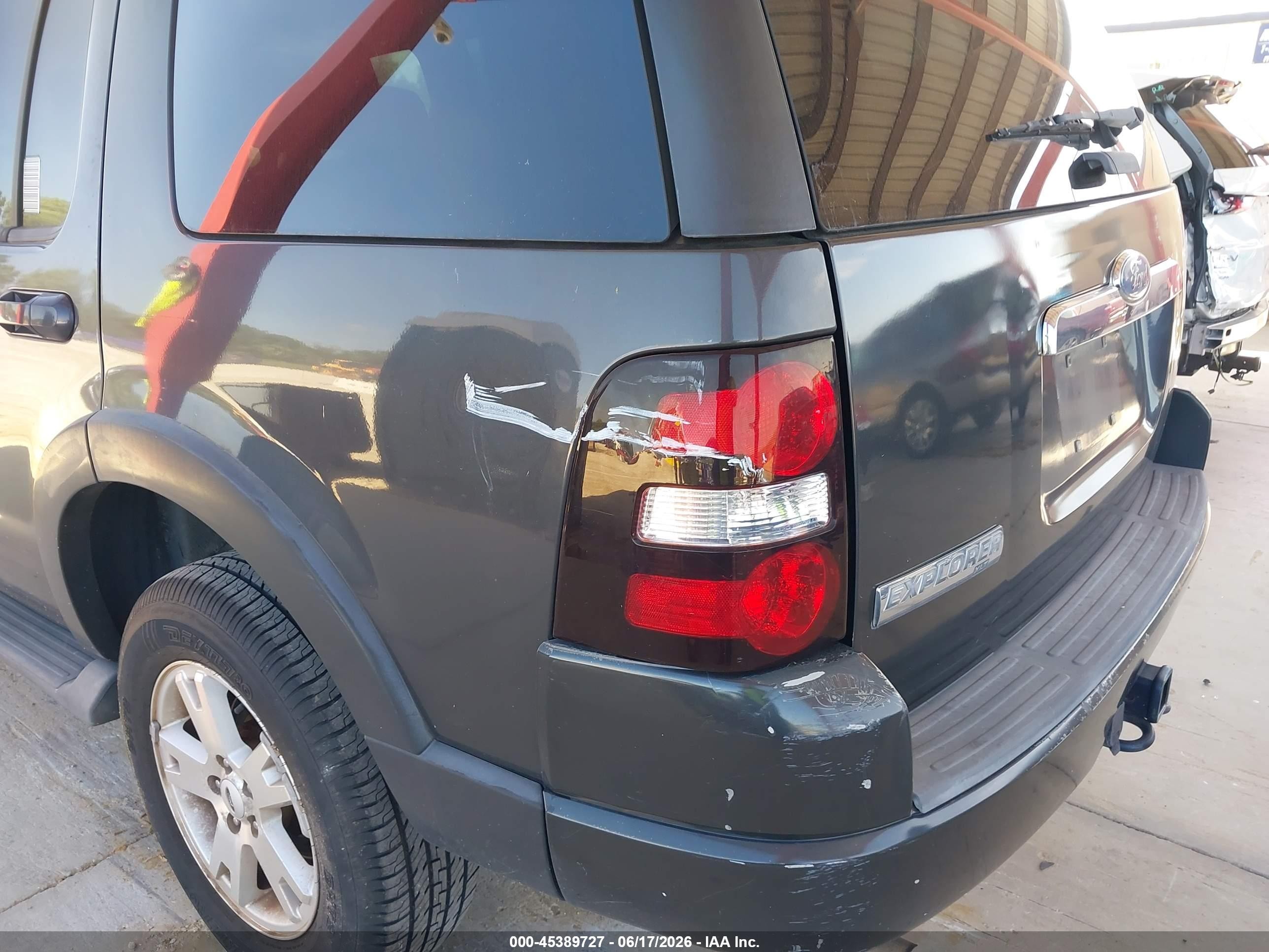 2007 Ford Explorer Xlt Gray vin: 1FMEU638X7UA42785