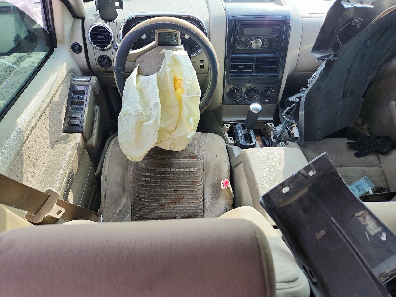 2006 Ford Explorer Silver vin: 1FMEU63E06UB68657