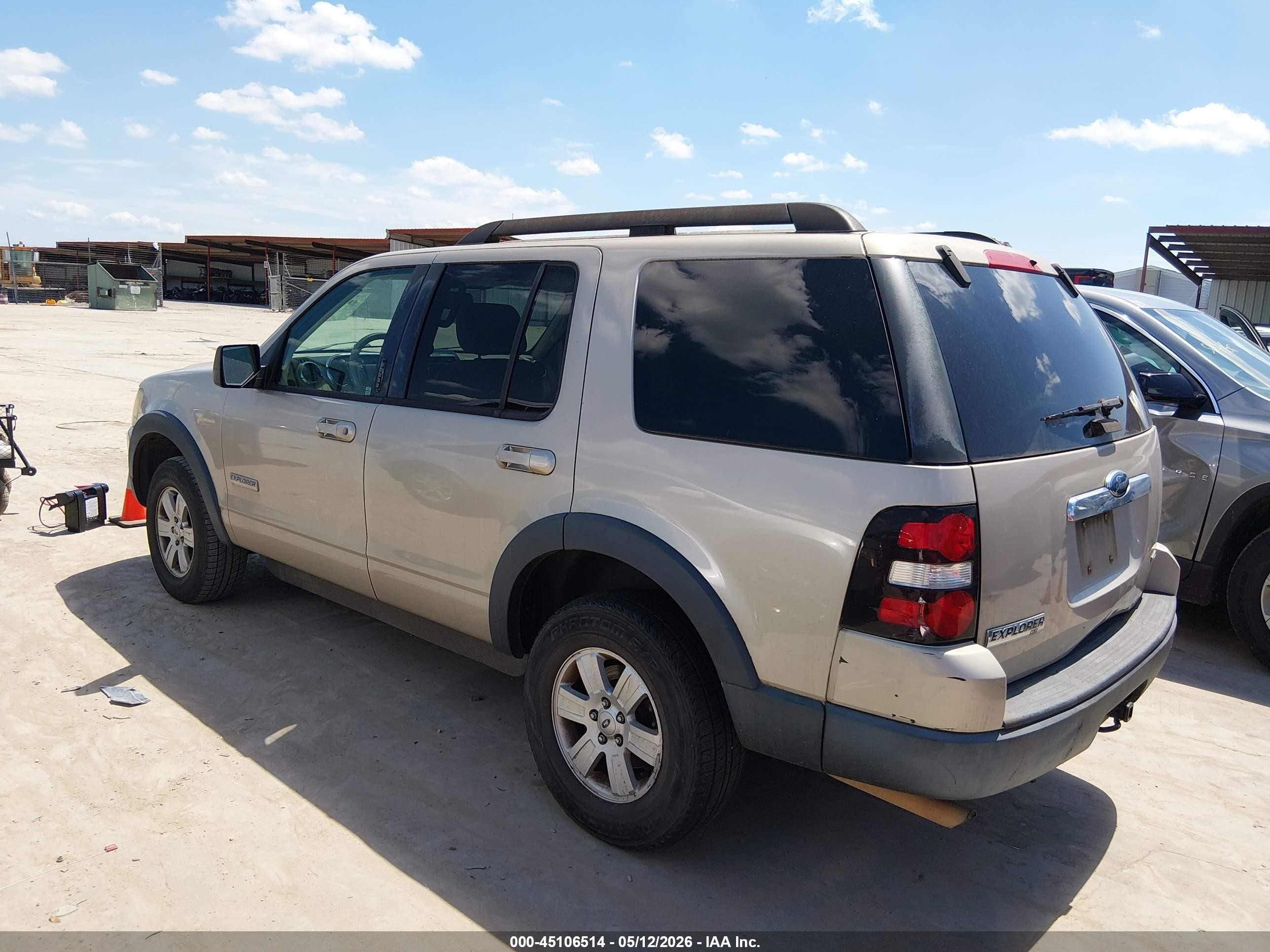 2007 Ford Explorer Xlt Tan vin: 1FMEU63E07UB04460