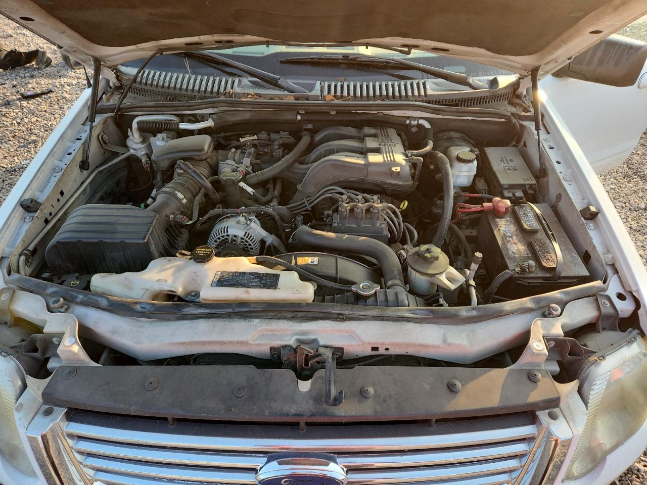 2007 Ford Explorer Xlt Белый vin: 1FMEU63E07UB24756