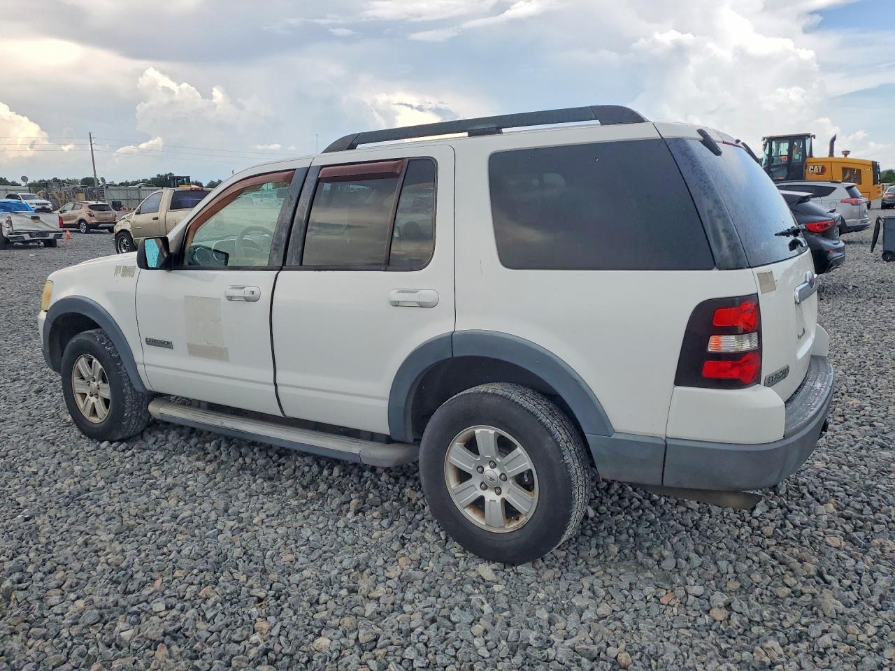 2007 Ford Explorer Xlt White vin: 1FMEU63E37UB57041