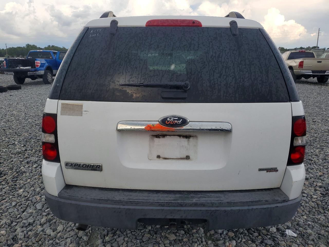 2007 Ford Explorer Xlt White vin: 1FMEU63E37UB57041