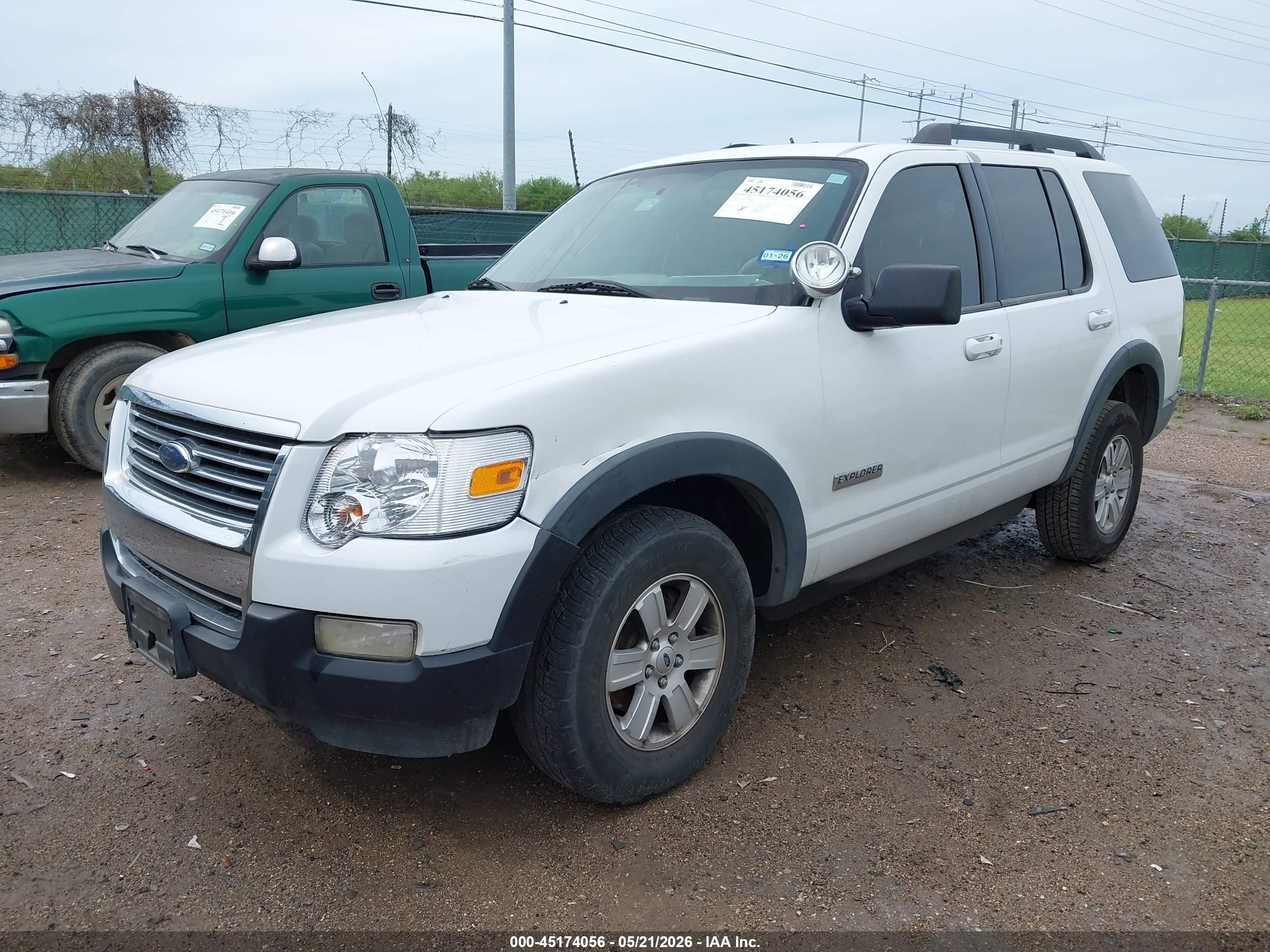 2007 Ford Explorer Xlt White vin: 1FMEU63E37UB65088