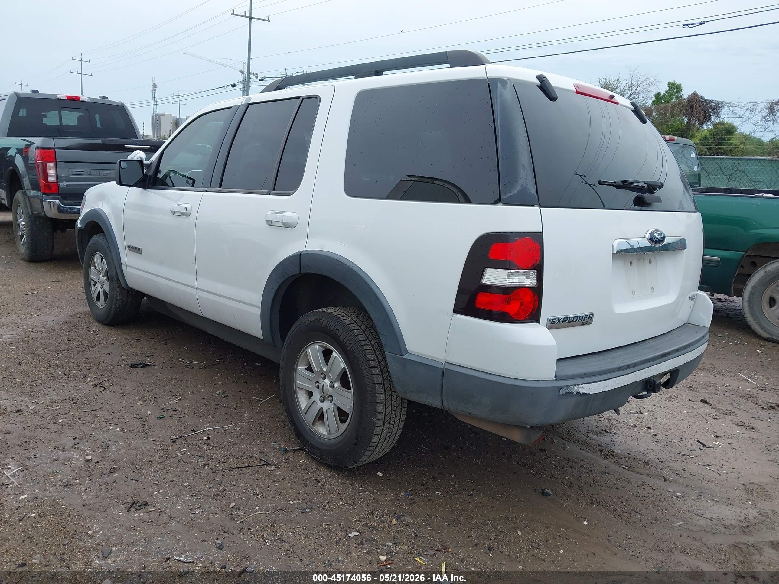 2007 Ford Explorer Xlt White vin: 1FMEU63E37UB65088