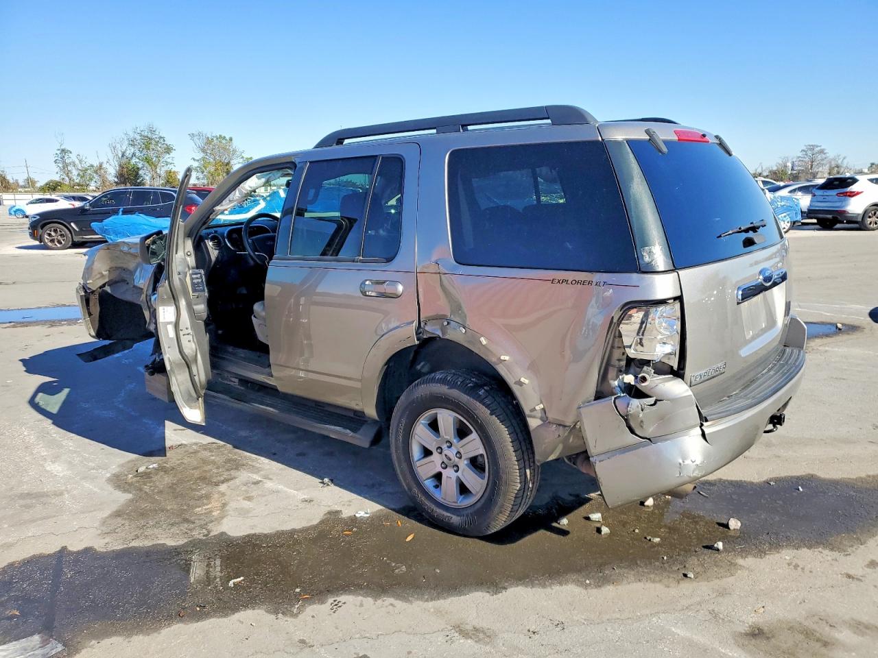 2008 Ford Explorer Xlt Silver vin: 1FMEU63E38UB05555