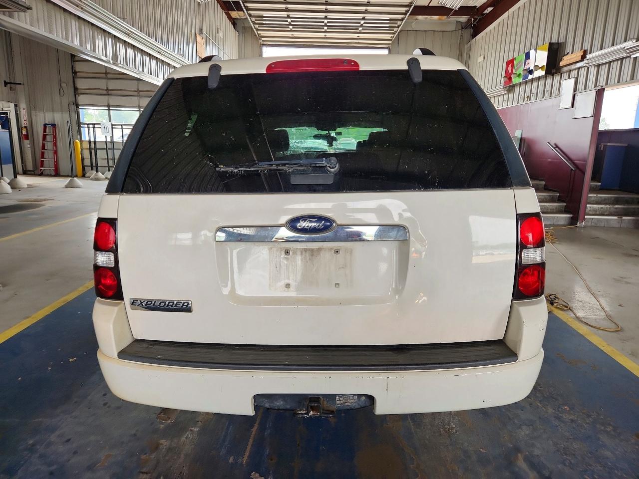 2008 Ford Explorer Xlt White vin: 1FMEU63E38UB33064