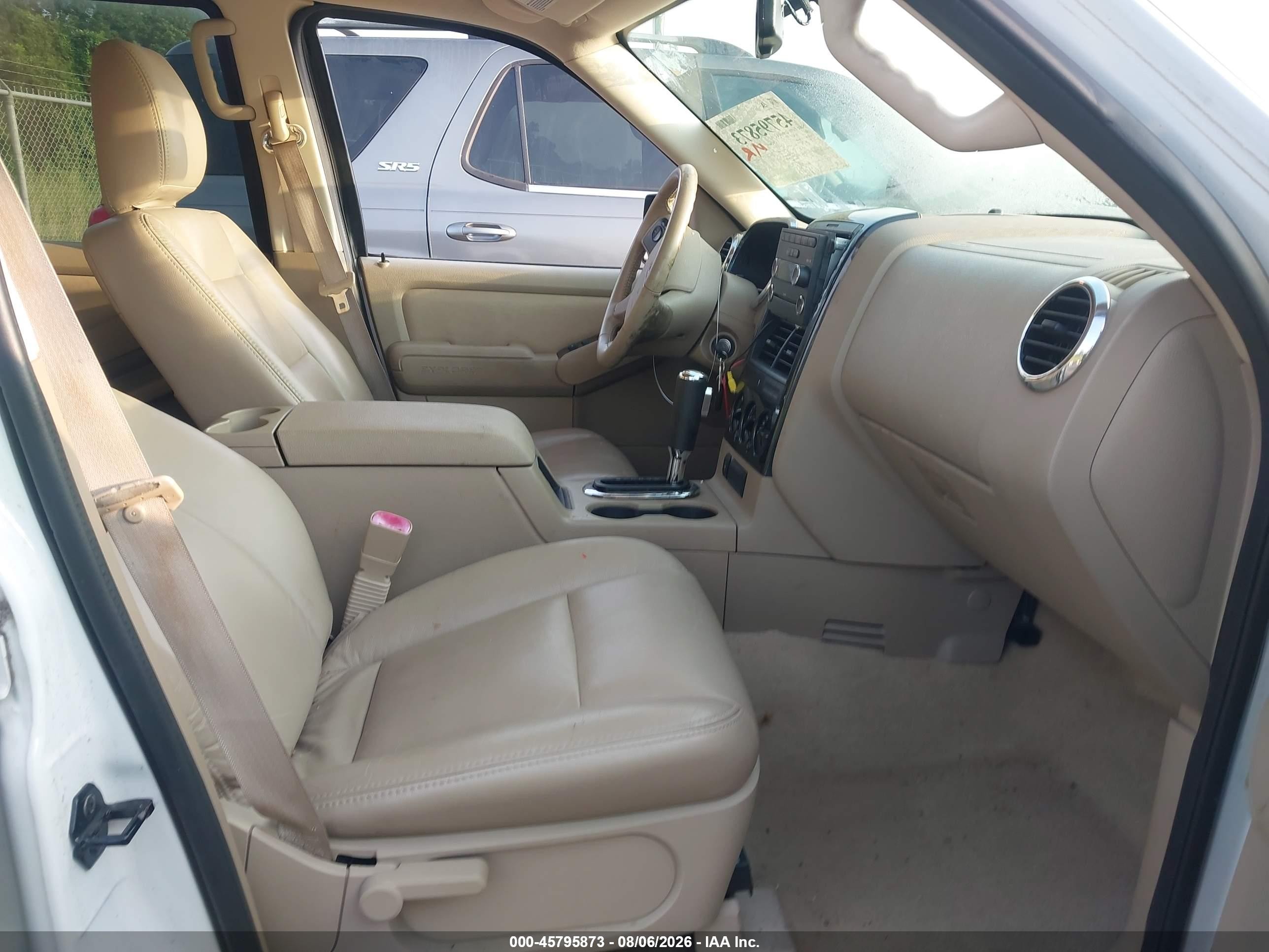 2009 Ford Explorer Xlt White vin: 1FMEU63E59UA26972