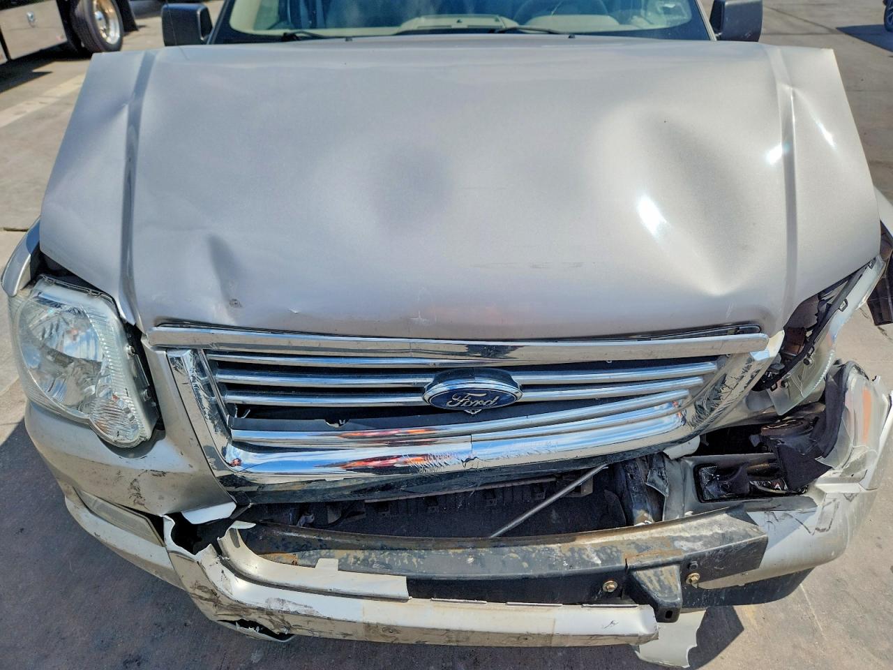 2007 Ford Explorer Xlt Серебряный vin: 1FMEU63E77UB81097