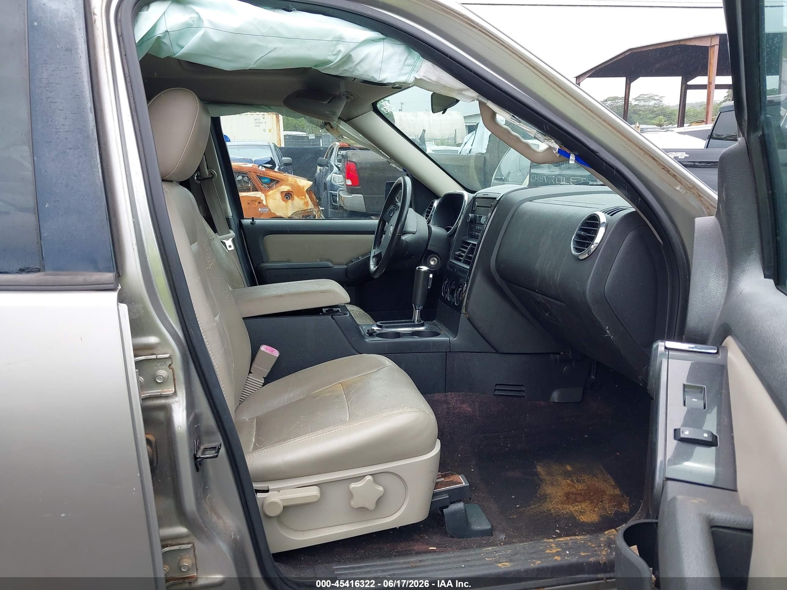 2008 Ford Explorer Xlt Silver vin: 1FMEU63E78UA93071