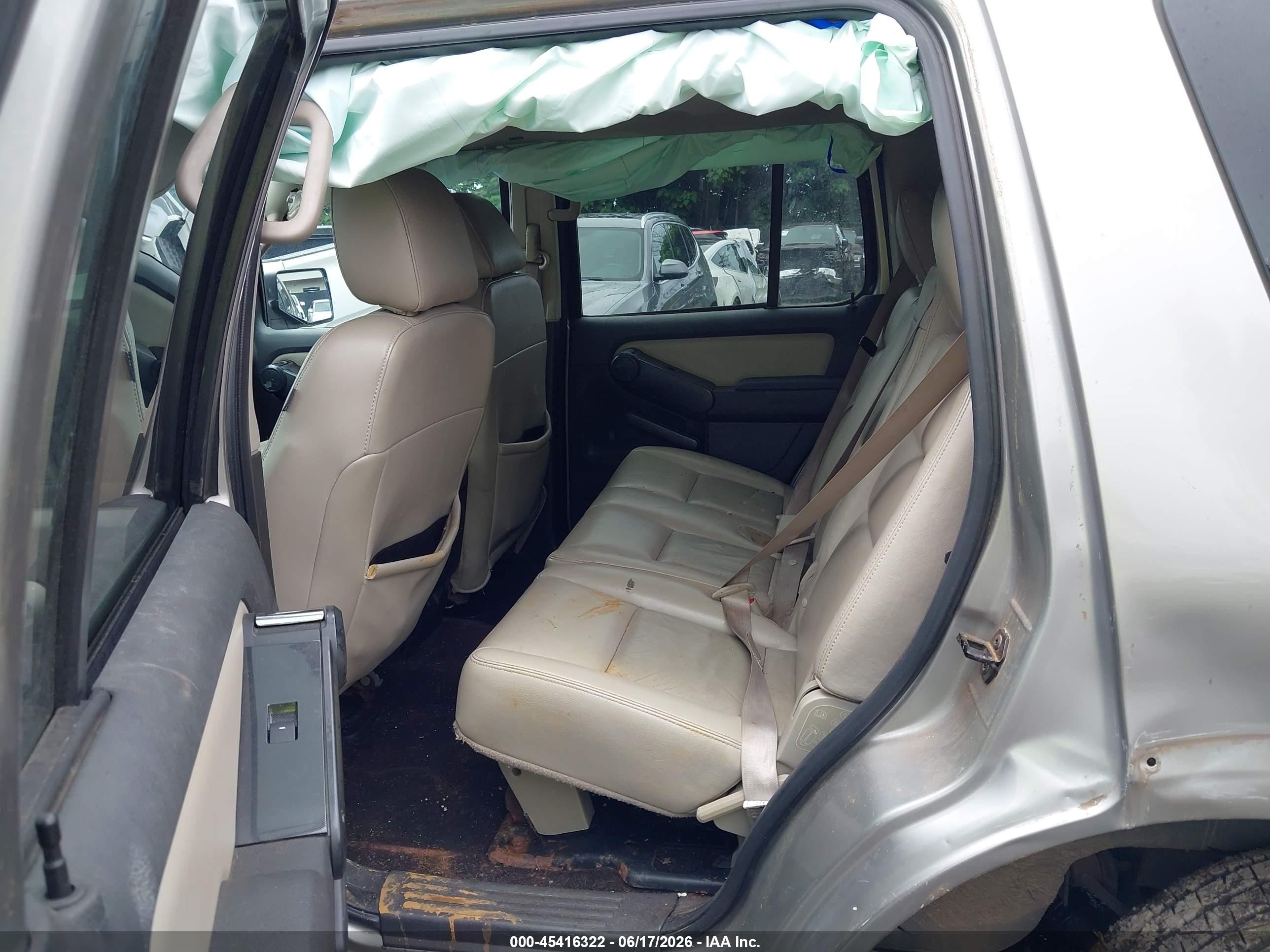 2008 Ford Explorer Xlt Silver vin: 1FMEU63E78UA93071