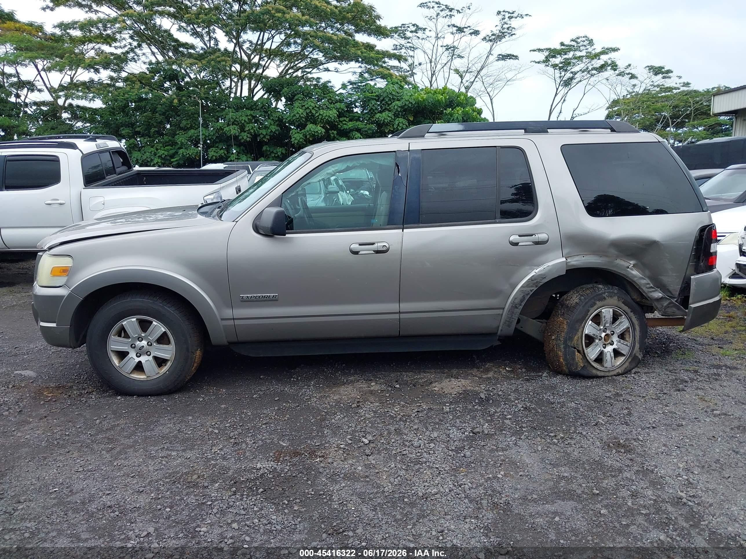 2008 Ford Explorer Xlt Silver vin: 1FMEU63E78UA93071