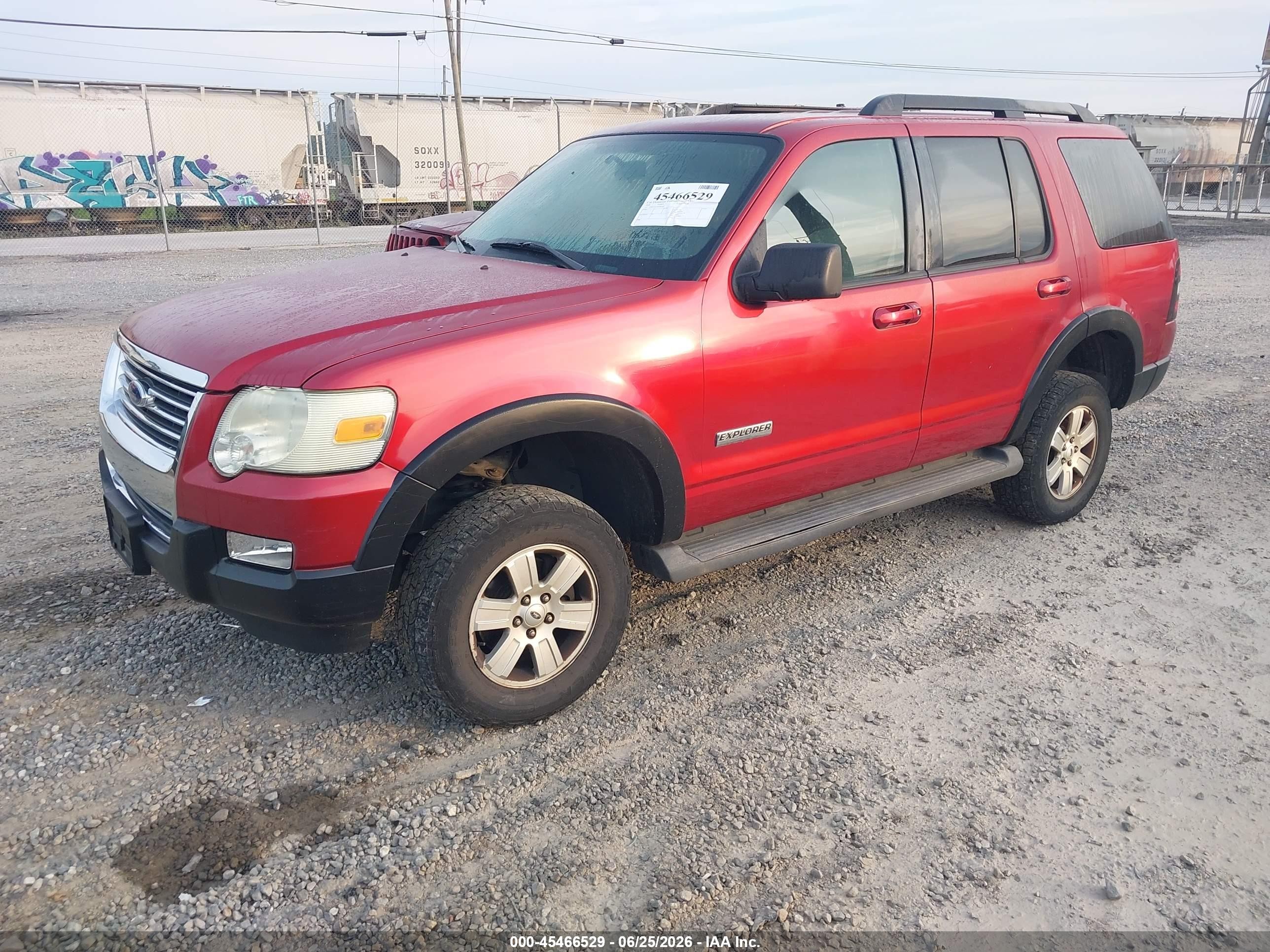 2008 Ford Explorer Xlt Red vin: 1FMEU63E78UB05591
