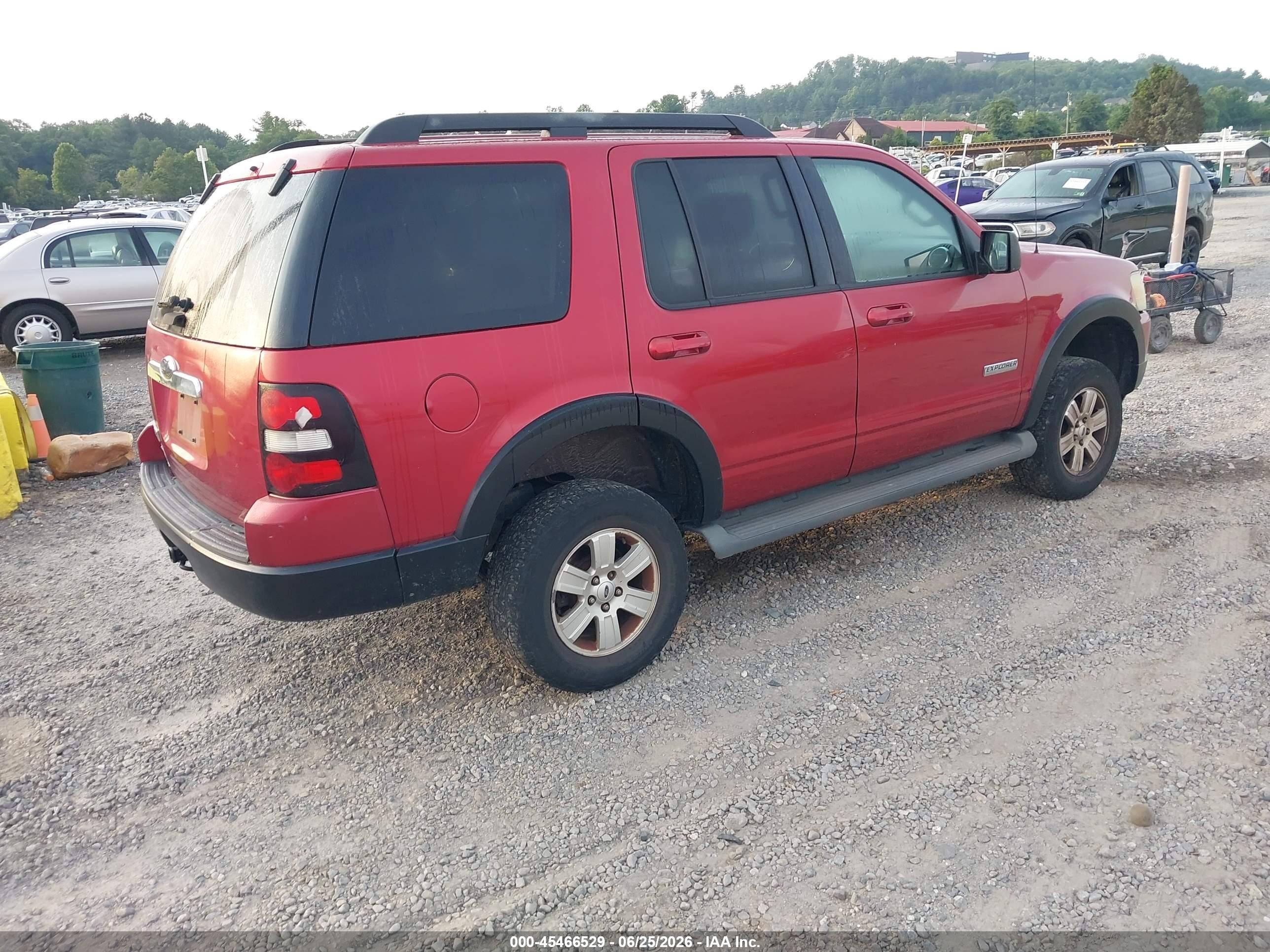 2008 Ford Explorer Xlt Red vin: 1FMEU63E78UB05591