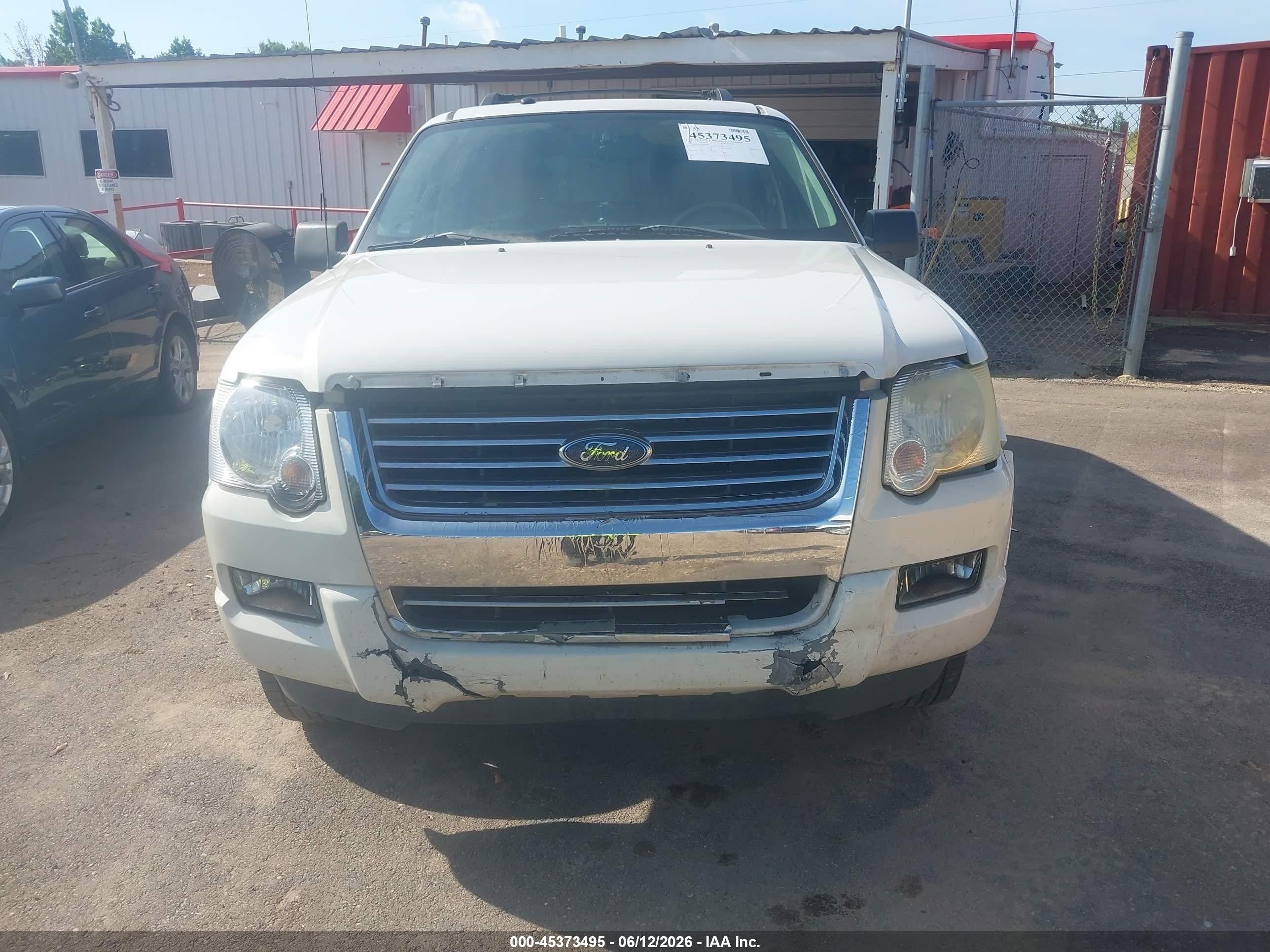 2008 Ford Explorer Xlt White vin: 1FMEU63E78UB14873