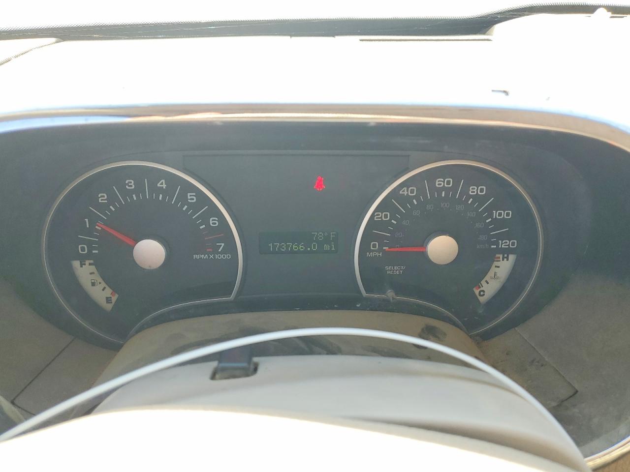 2007 Ford Explorer Xlt White vin: 1FMEU63E97UB79058