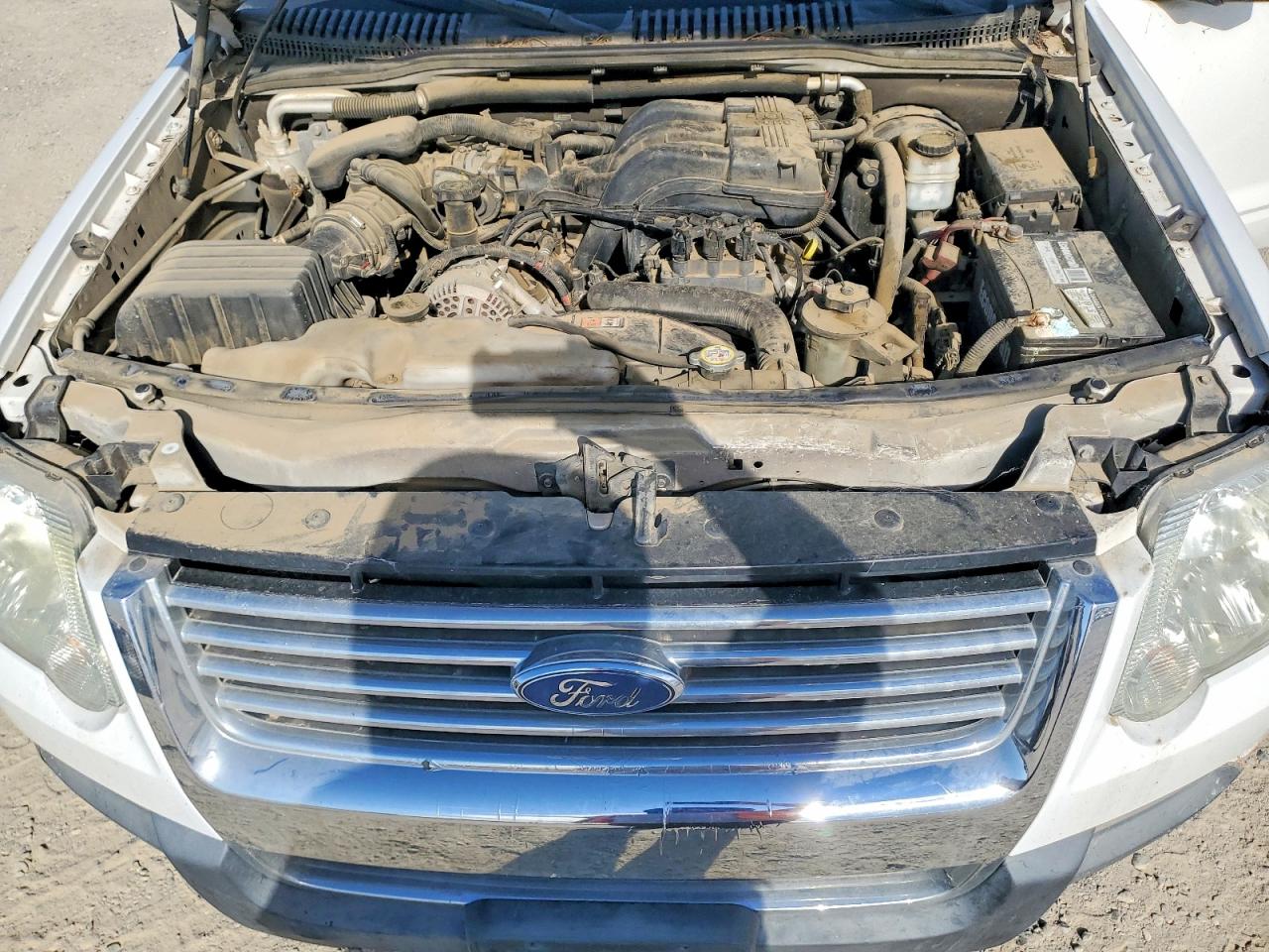 2007 Ford Explorer Xlt White vin: 1FMEU63E97UB79058