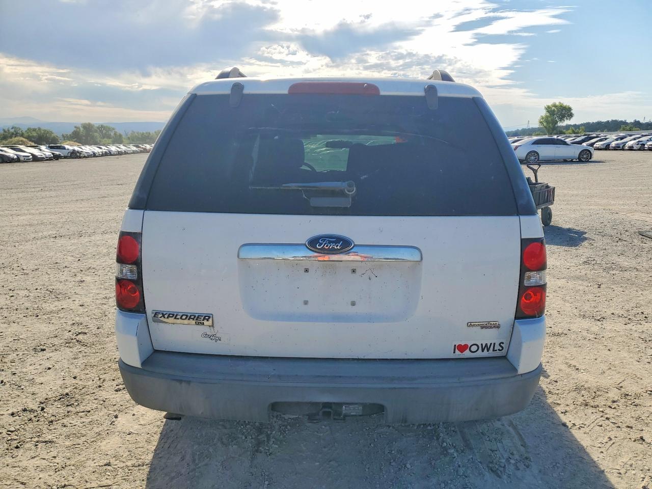 2007 Ford Explorer Xlt White vin: 1FMEU63E97UB79058