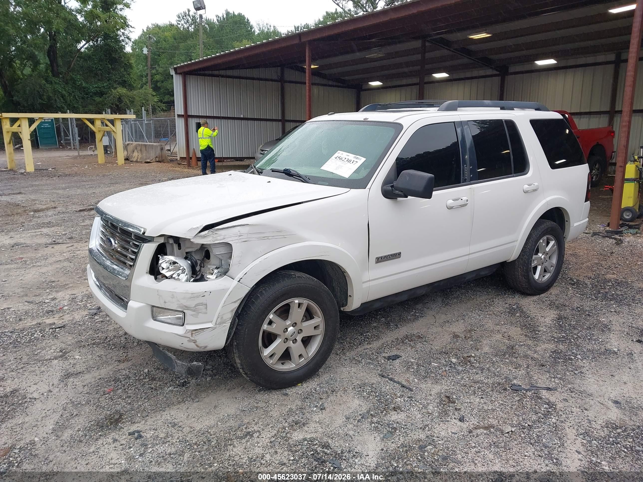 2008 Ford Explorer Xlt White vin: 1FMEU63EX8UA58072