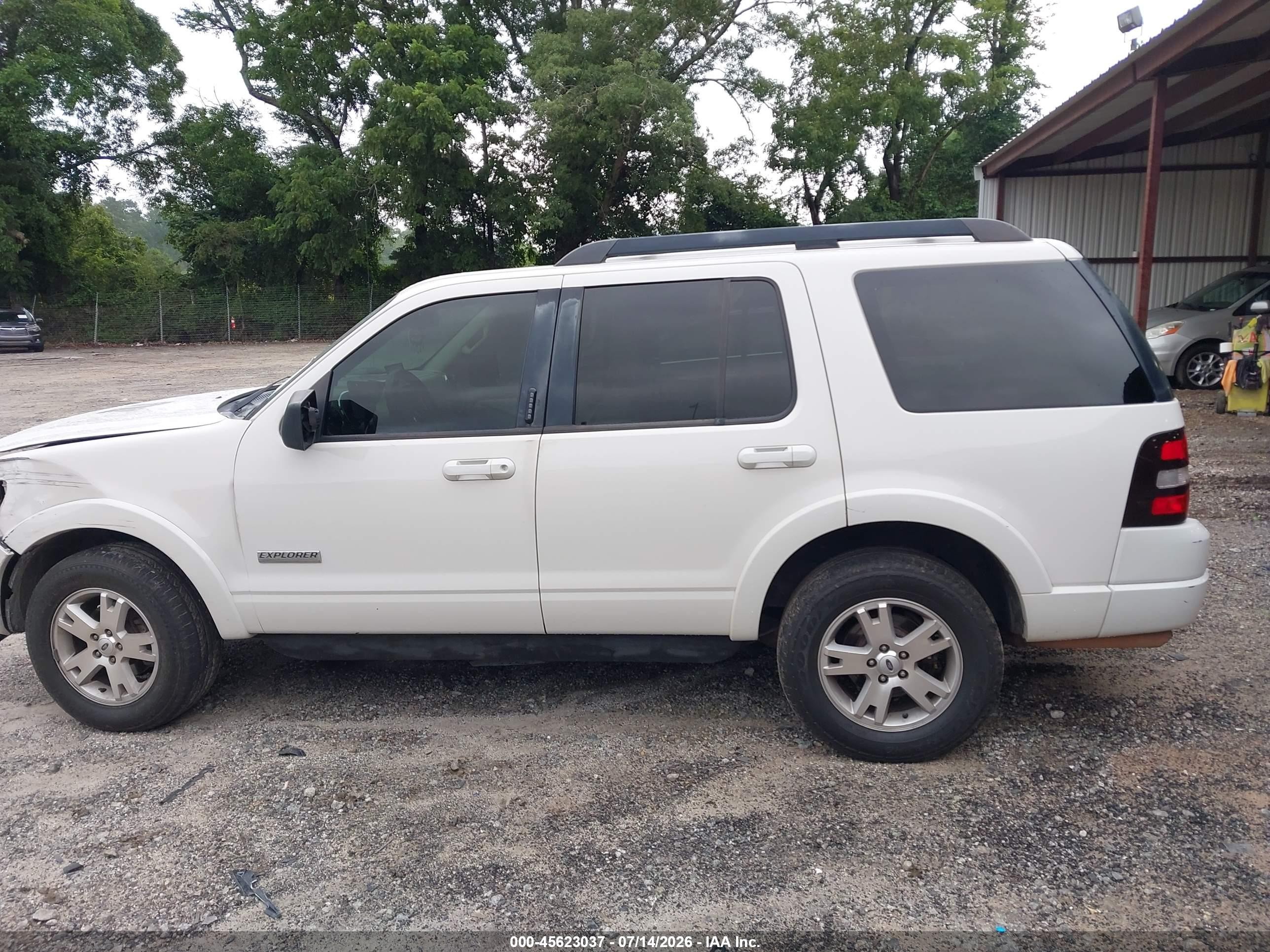 2008 Ford Explorer Xlt White vin: 1FMEU63EX8UA58072
