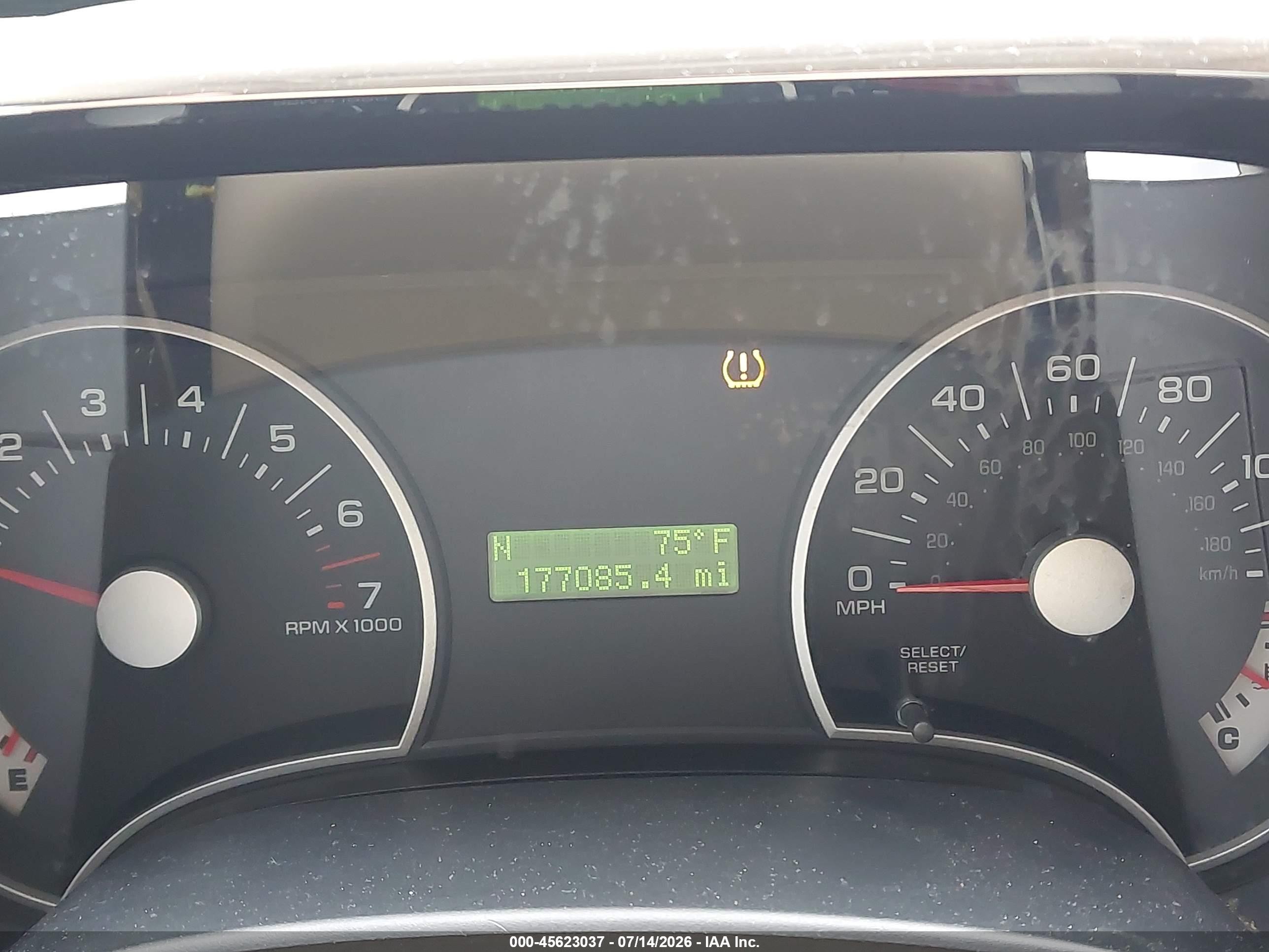 2008 Ford Explorer Xlt White vin: 1FMEU63EX8UA58072