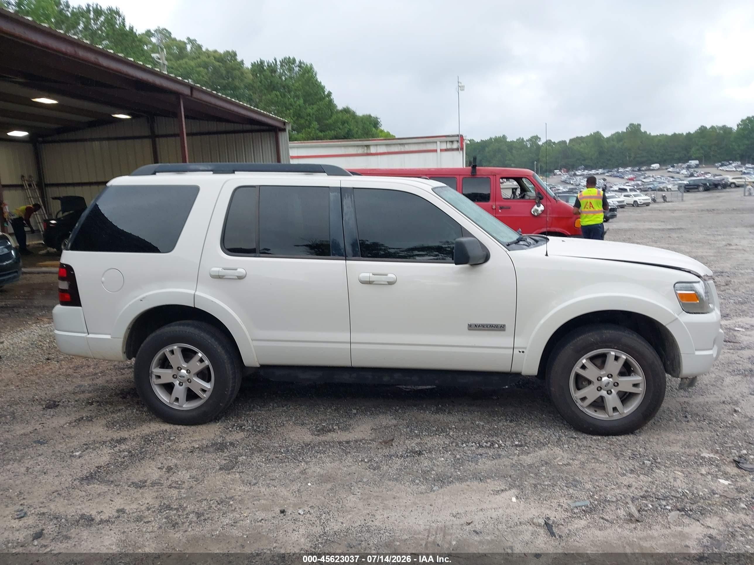 2008 Ford Explorer Xlt White vin: 1FMEU63EX8UA58072