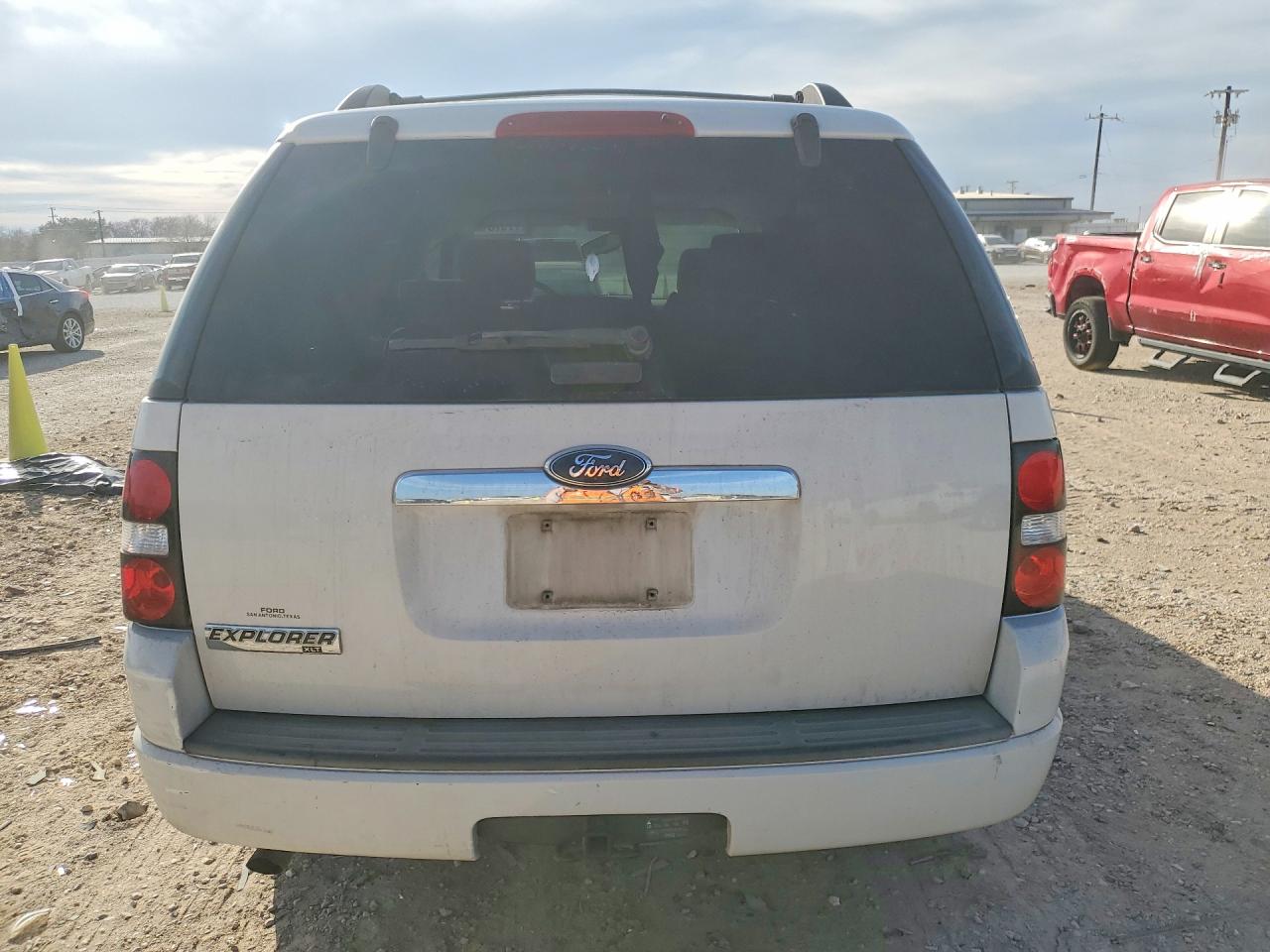 2008 Ford Explorer Xlt White vin: 1FMEU63EX8UA77799
