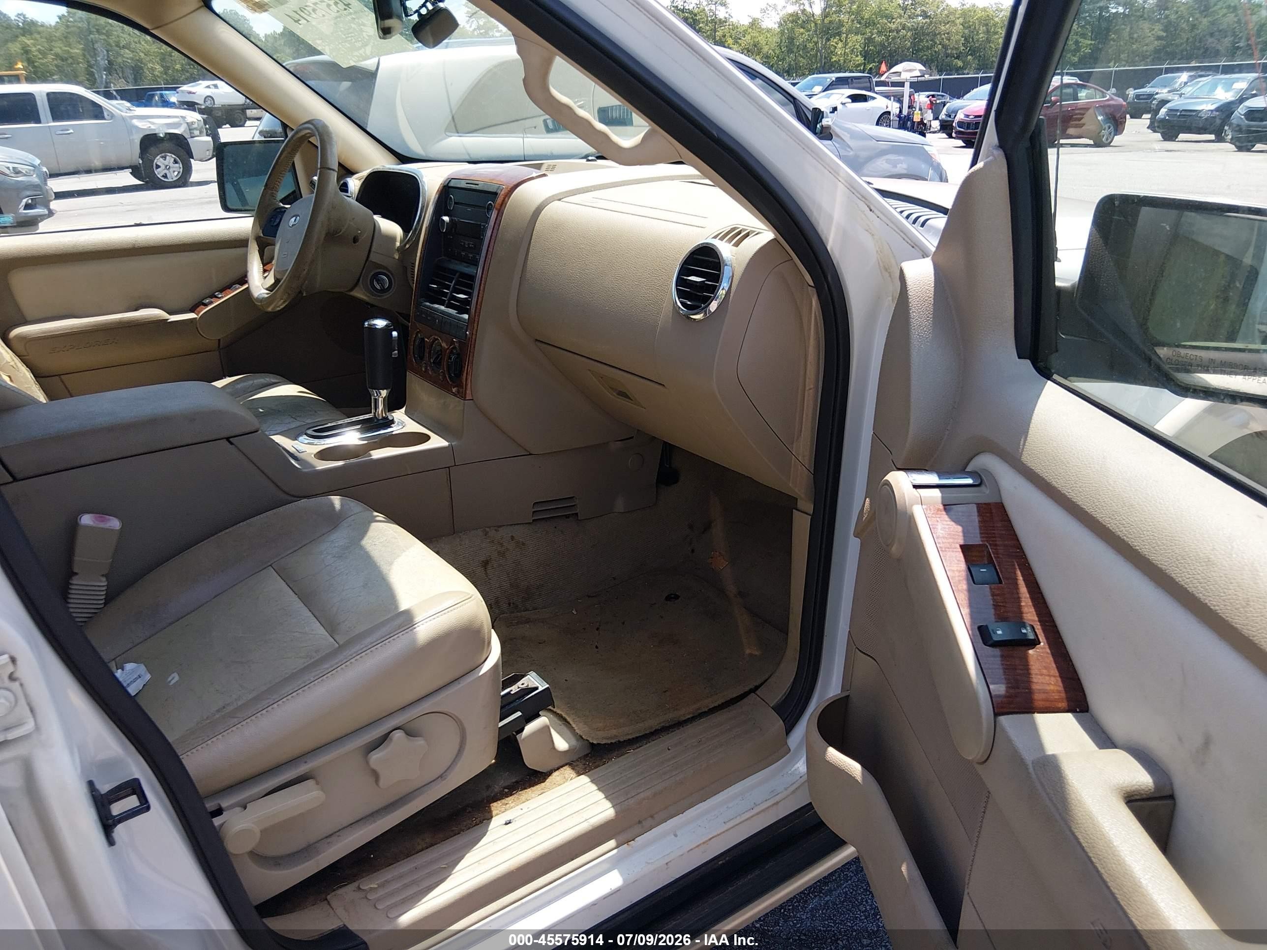 2008 Ford Explorer Eddie Bauer White vin: 1FMEU64E18UB36415
