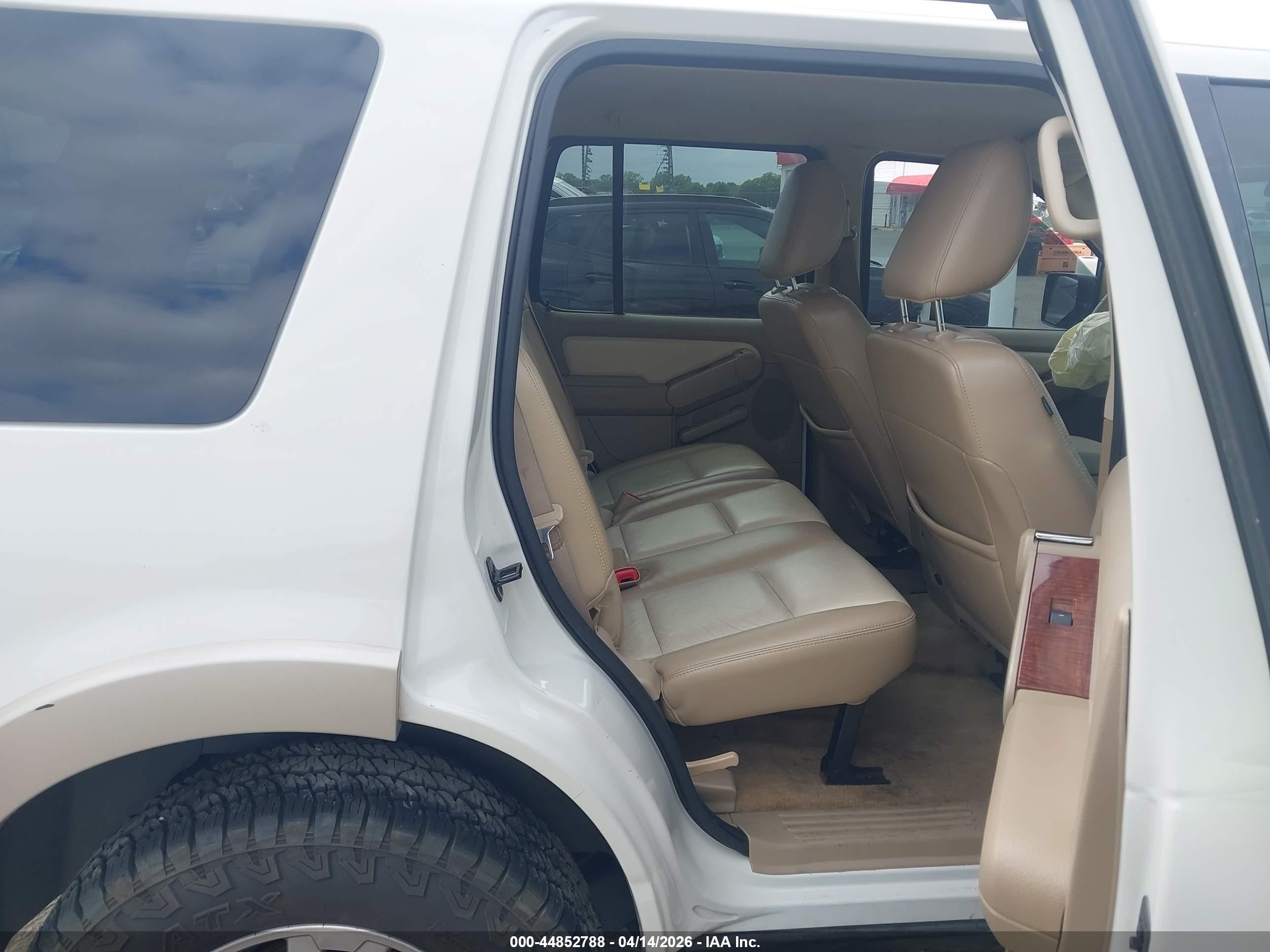 2009 Ford Explorer Eddie Bauer White vin: 1FMEU64E19UA36705