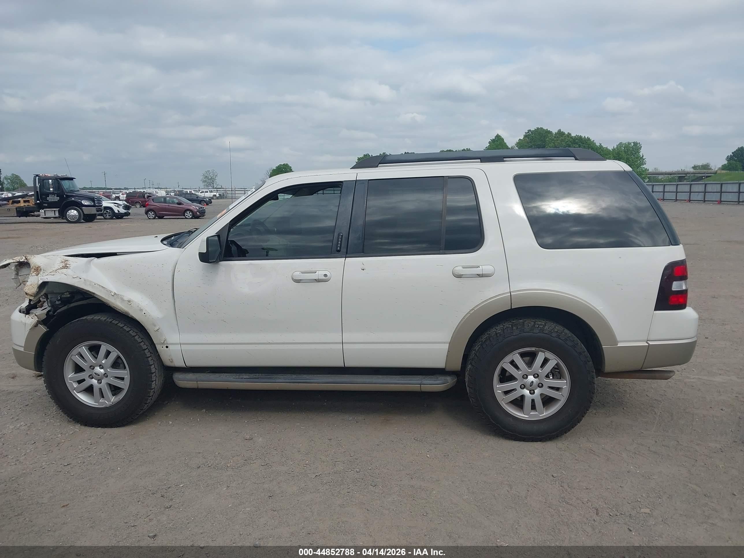 2009 Ford Explorer Eddie Bauer White vin: 1FMEU64E19UA36705