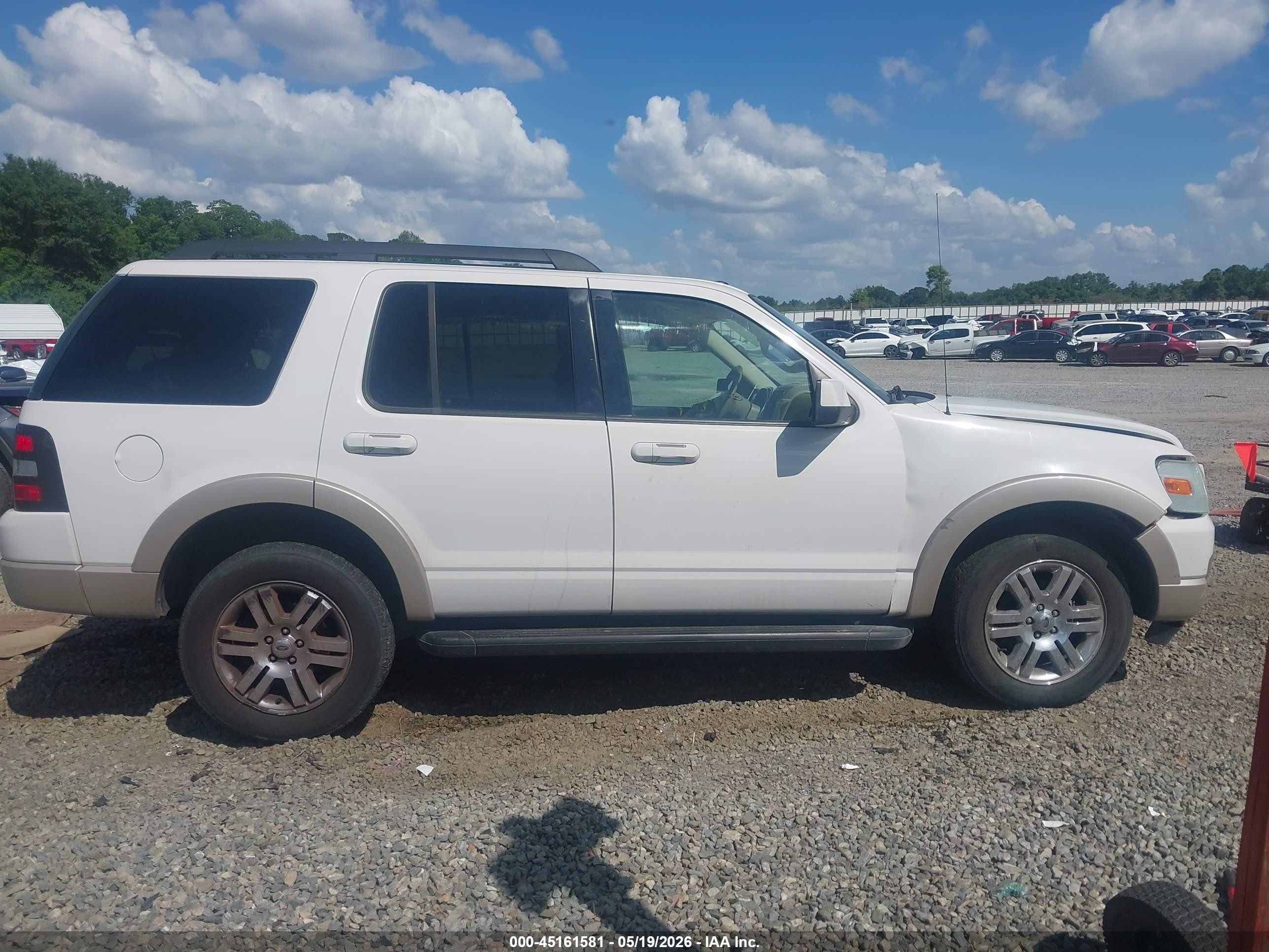 2009 Ford Explorer Eddie Bauer Белый vin: 1FMEU64EX9UA21197