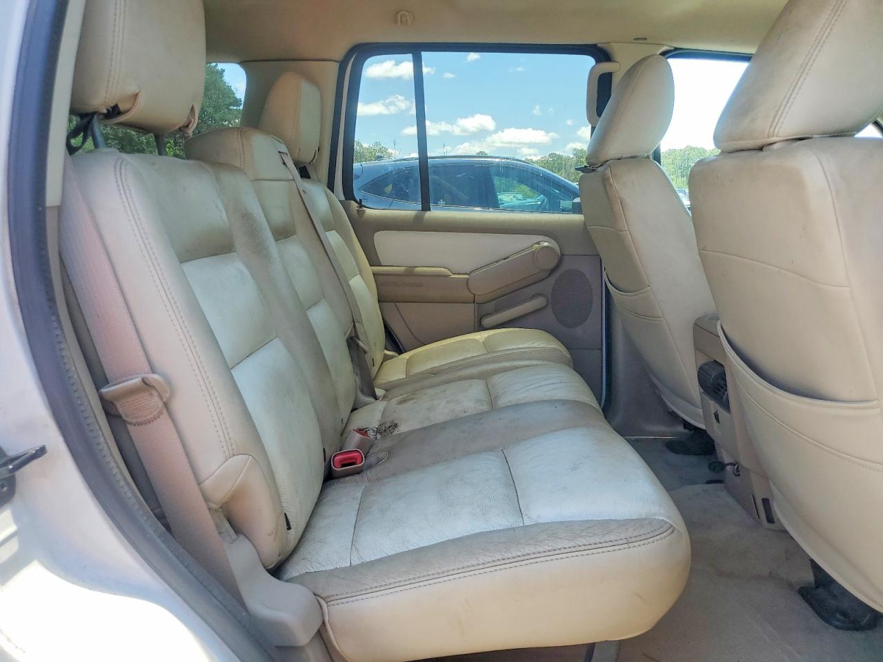 2010 Ford Explorer Xlt White vin: 1FMEU6DE0AUB02245