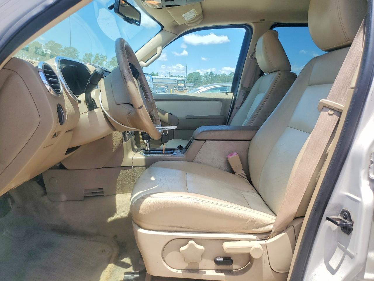 2010 Ford Explorer Xlt White vin: 1FMEU6DE0AUB02245