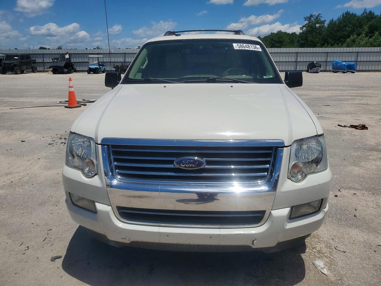 2010 Ford Explorer Xlt White vin: 1FMEU6DE0AUB02245